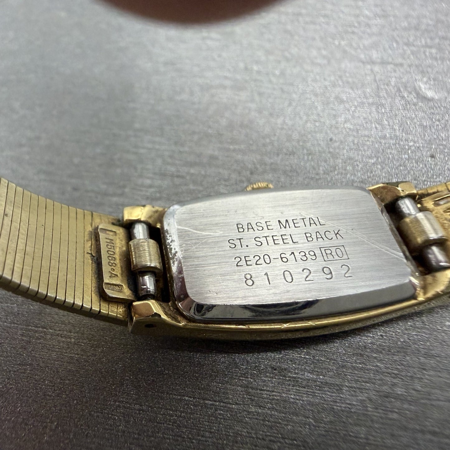 Seiko watch Women 13mm White Dial Gold Tone Rectangle 2e20-6139 New Battery8