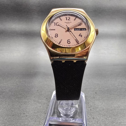 Swatch Irony BROWNEE Watch Men Gold Dial Gold Tone Daydate Round YLG701 New Batt5