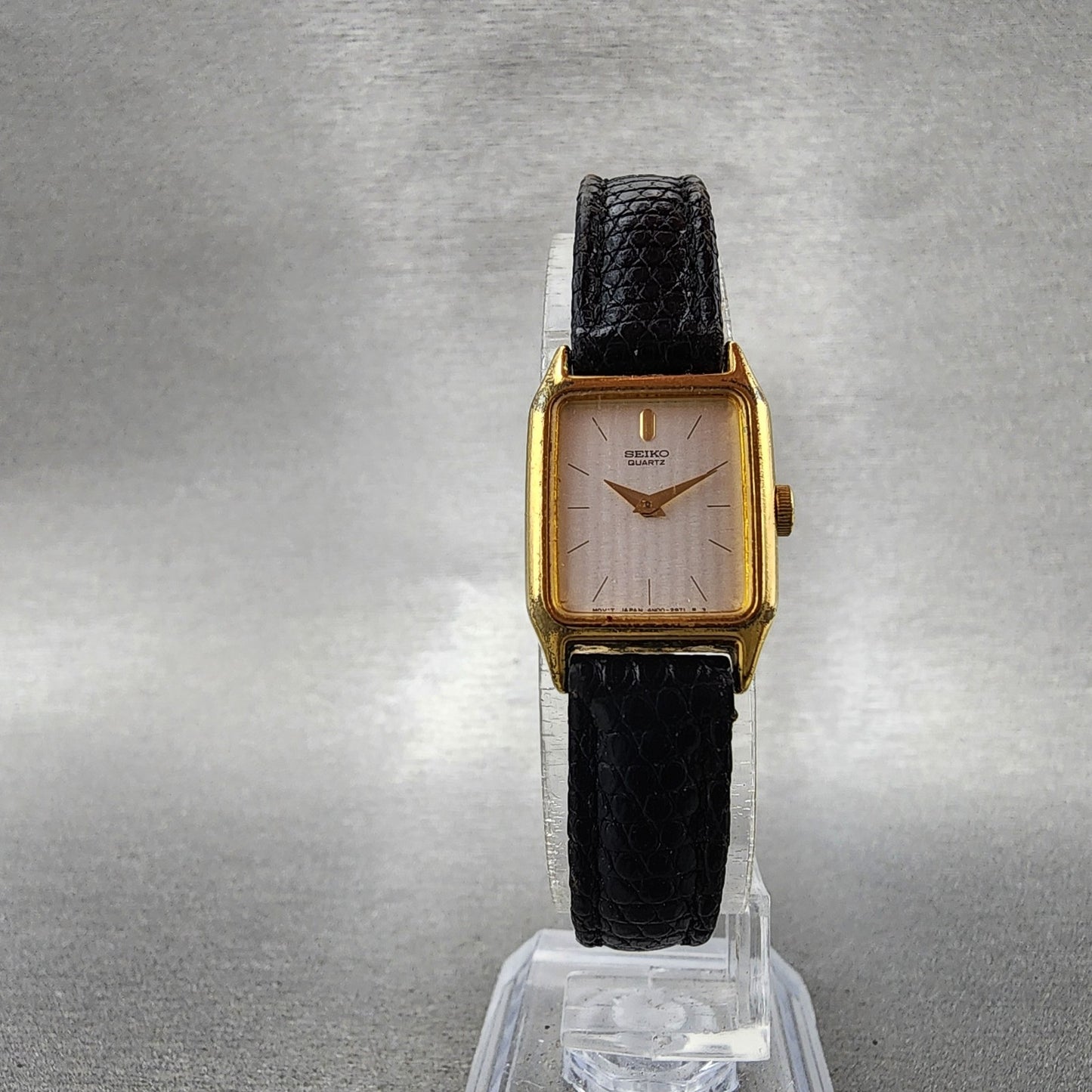 Seiko Tank Watch Women 17mm Silver Dial Gold Tone Rectangle 4N005121 New Batt5