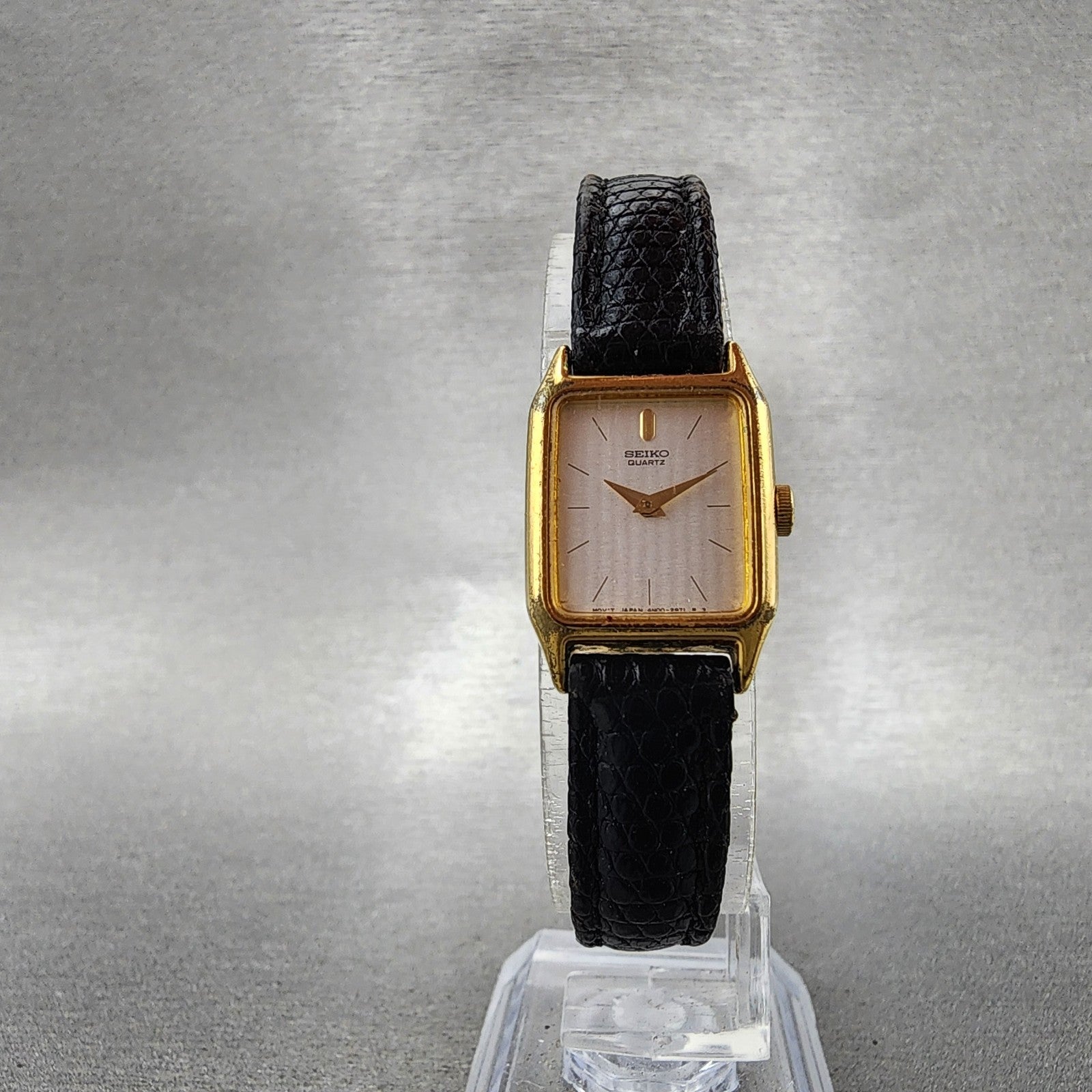 Seiko Tank Watch Women 17mm Silver Dial Gold Tone Rectangle 4N005121 New Batt5