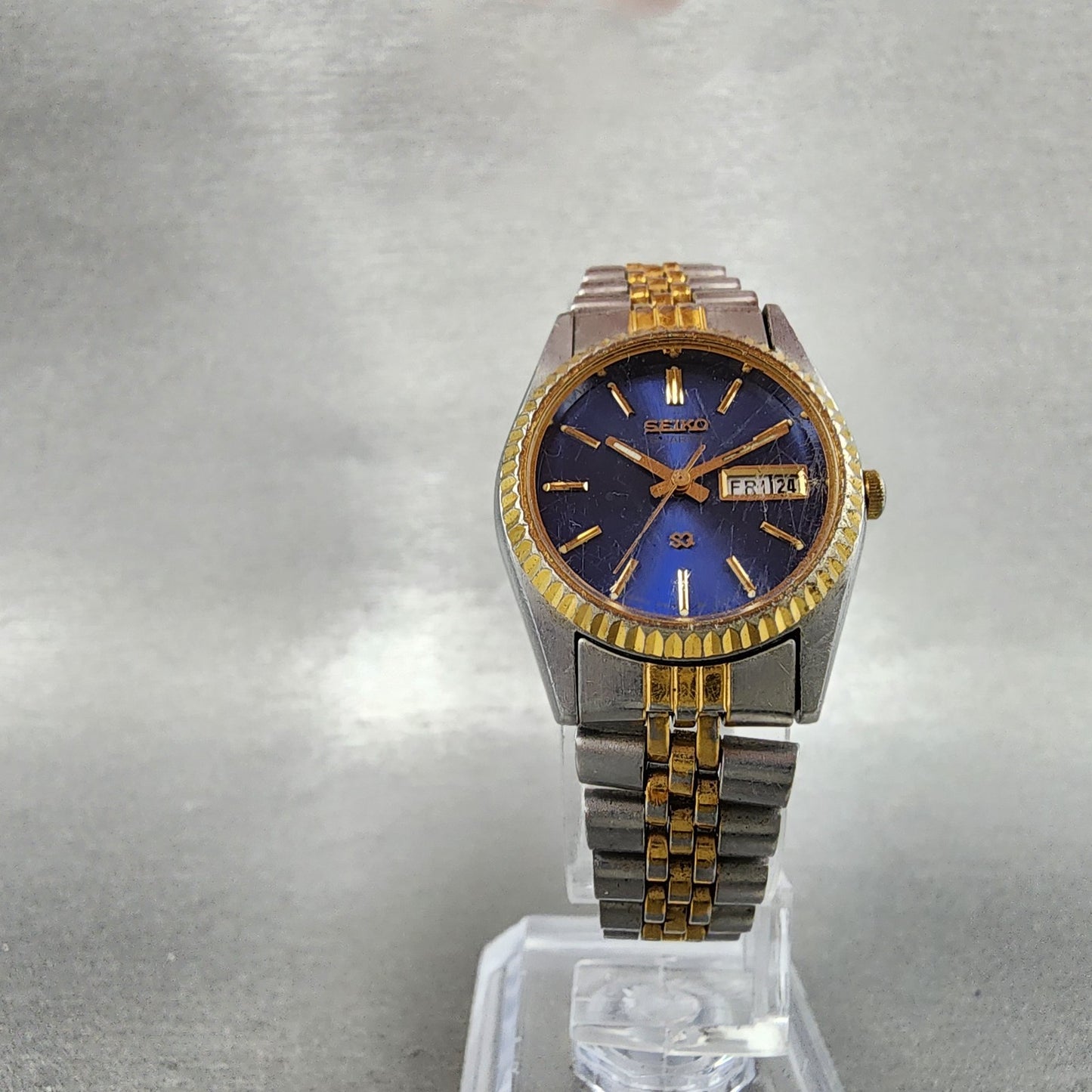 Seiko SQ Watch Women 24mm Blue Dial Two Tone Daydate Round New Battery KJ785