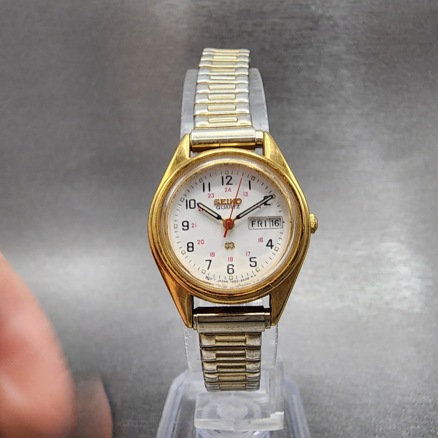 Seiko SQ Watch Women 24mm White Dial Gold Tone Daydate Round 7N83-6A09 NewBat B1