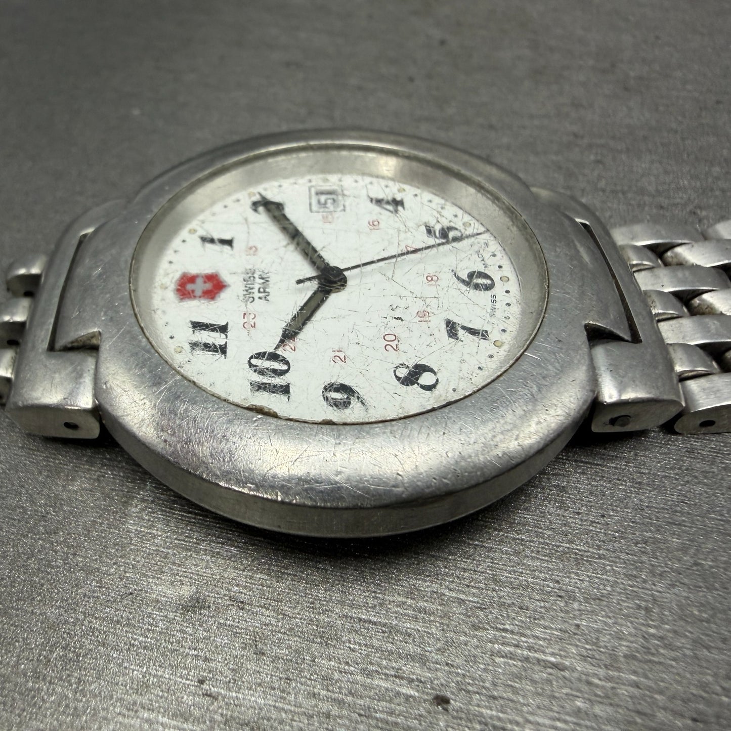 Victorinox Swiss Army Calvary Watch Men 39mm White Dial Silver Tone Date PARTS R6