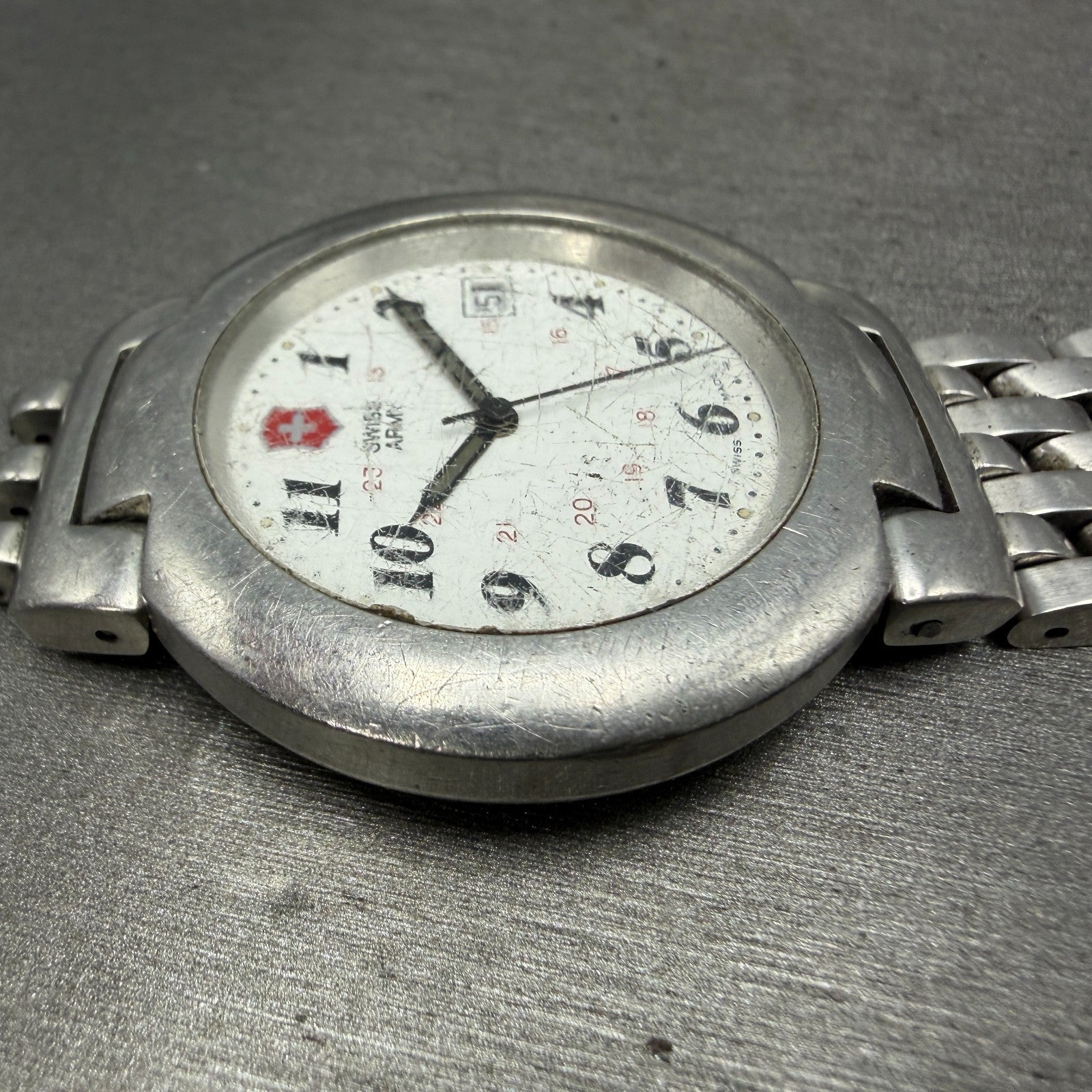Victorinox Swiss Army Calvary Watch Men 39mm White Dial Silver Tone Date PARTS R6