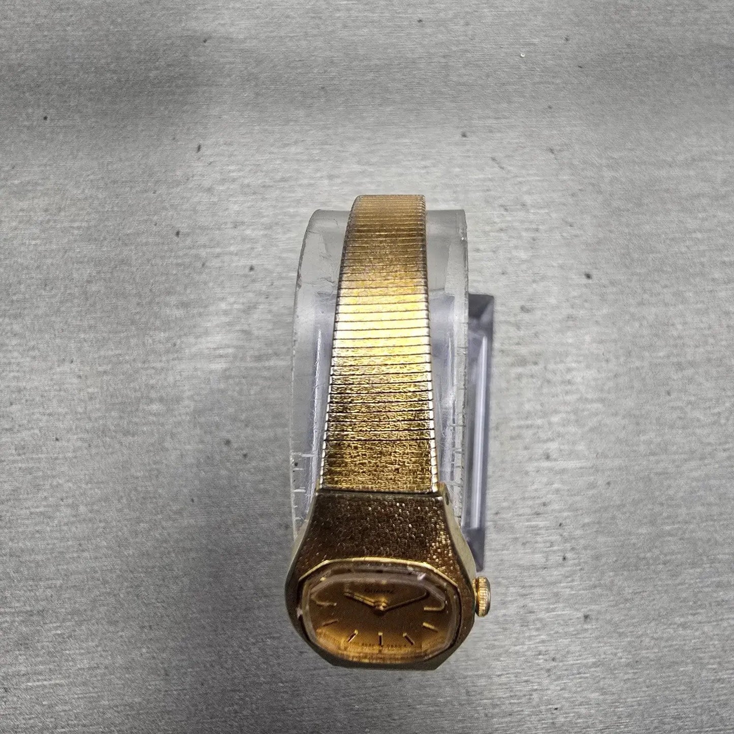 Seiko Watch Women 16mm Gold Dial Gold Tone Oval 2C20-5309 New Battery Vintage4