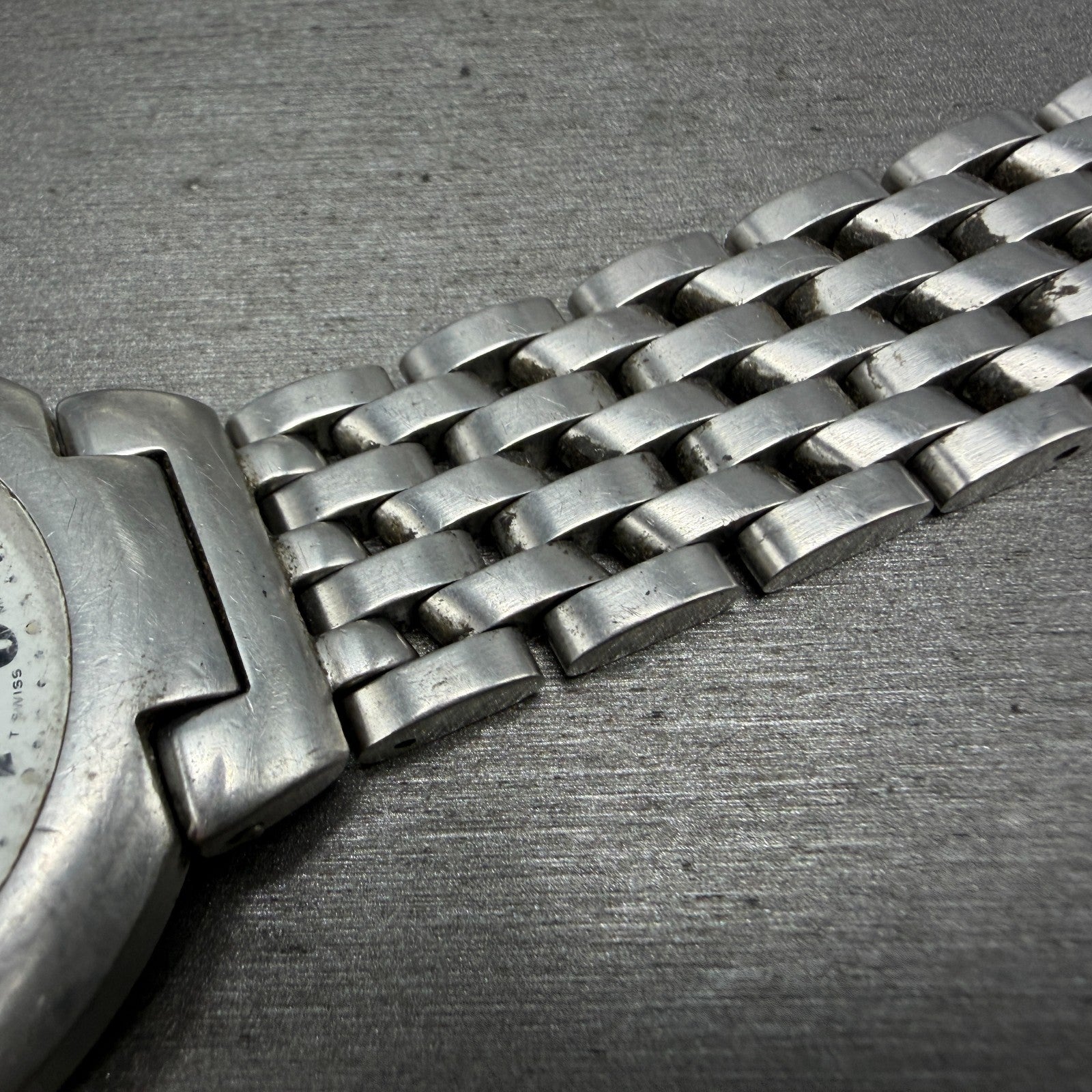Victorinox Swiss Army Calvary Watch Men 39mm White Dial Silver Tone Date PARTS R7