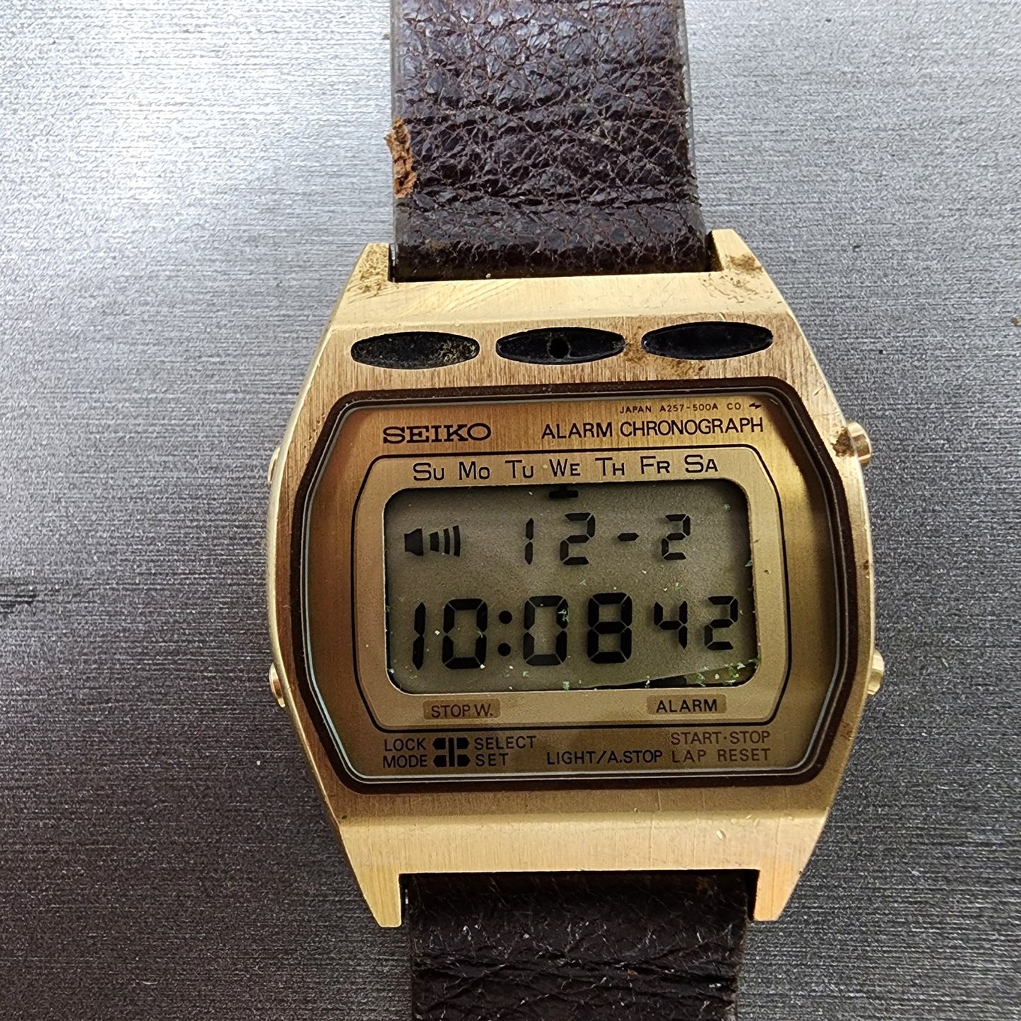 Seiko Digital Watch Men Gold Tone SAMPLE A2575009 NO MOVEMENT PARTS2