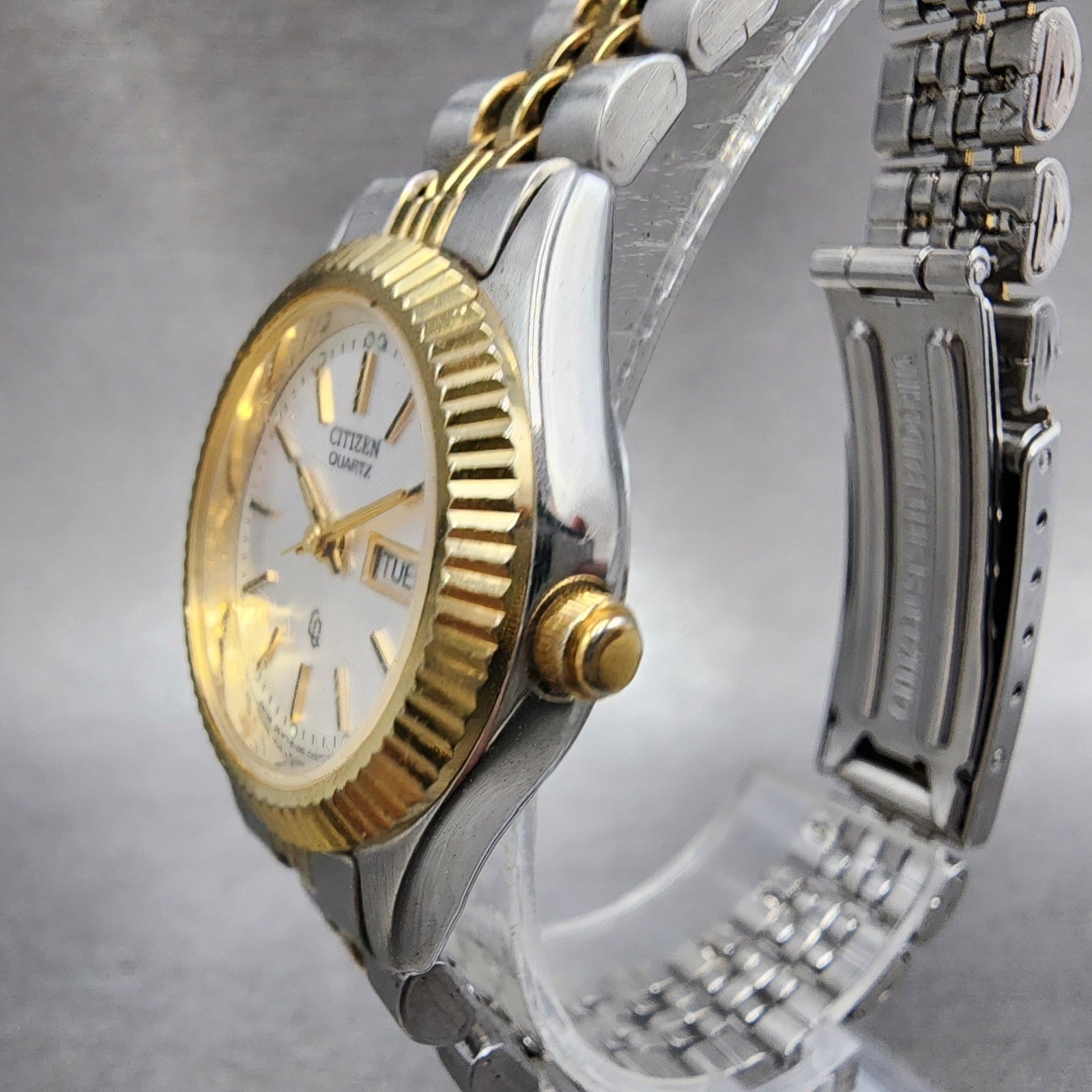 Citizen CQ Watch Women 25mm Silver Dial Two Tone Daydate 1002r15119 New Battery2