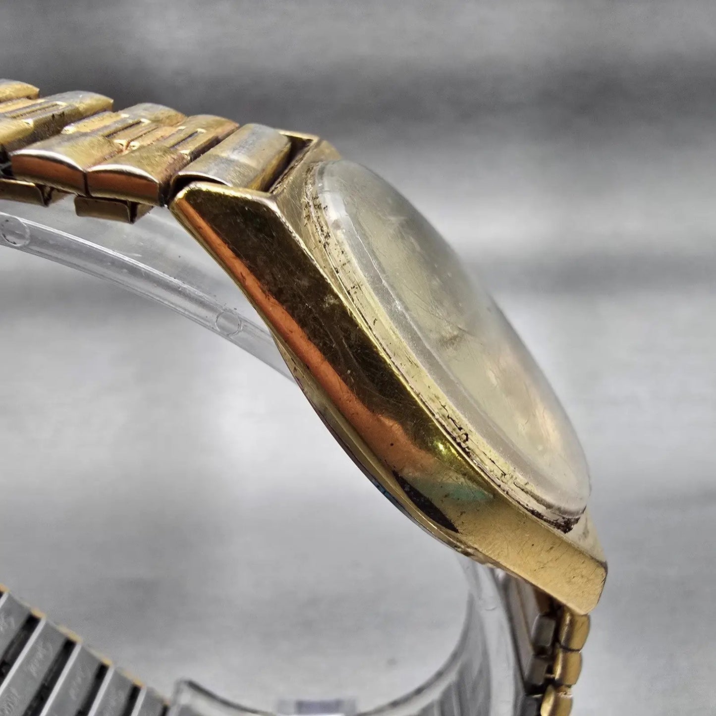 Seiko Pulsar Watch Men 34mm Champagne Dial Gold Tone Daydate V733-8A40 New Batt3