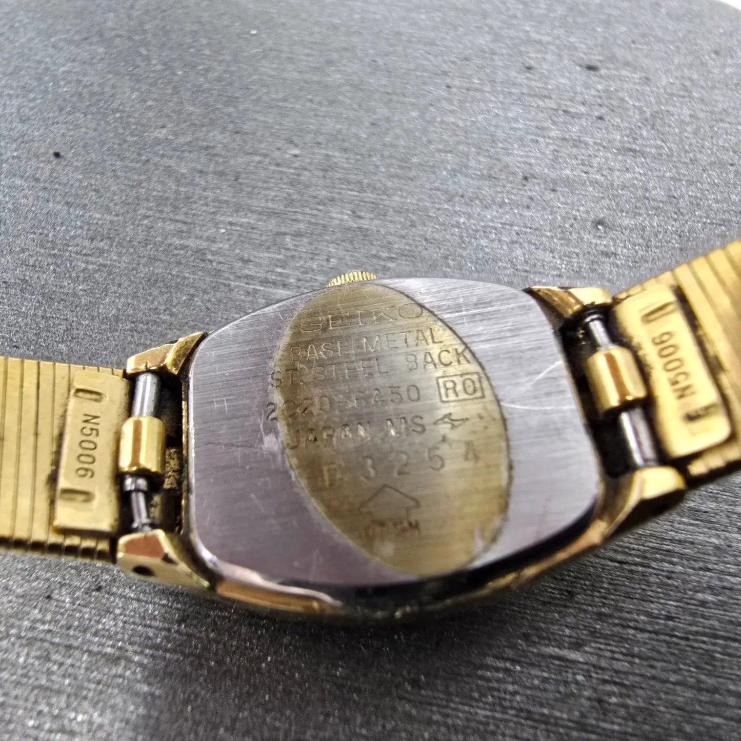 Seiko Watch Women 17mm Gold Dial Gold Tone Oval 2C20-6450 New Battery Vintage9