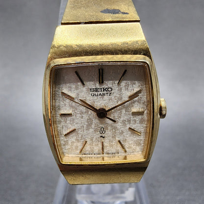 Seiko Watch Women 20mm Silver Dial Gold Tone Rectangle 43013000 New Battery1
