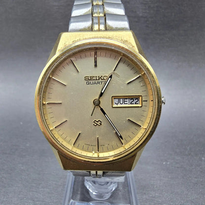 Seiko SQ Watch Men 35mm Champagne Dial Gold Tone Daydate Round 8223-8009 PARTS0