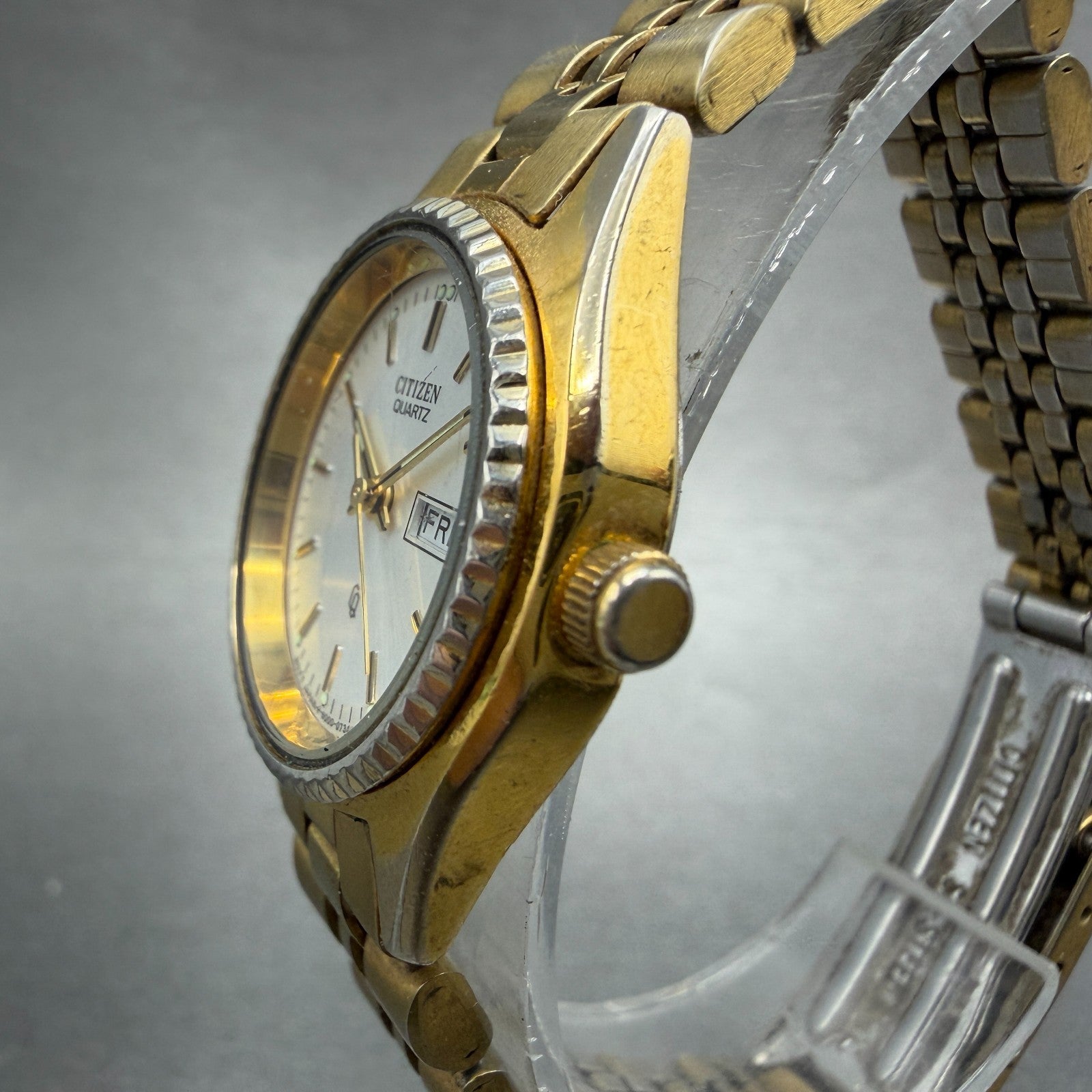 Citizen CQ Watch Women 26mm Silver Dial Gold Tone Daydate 6000-072952 NewBattery2