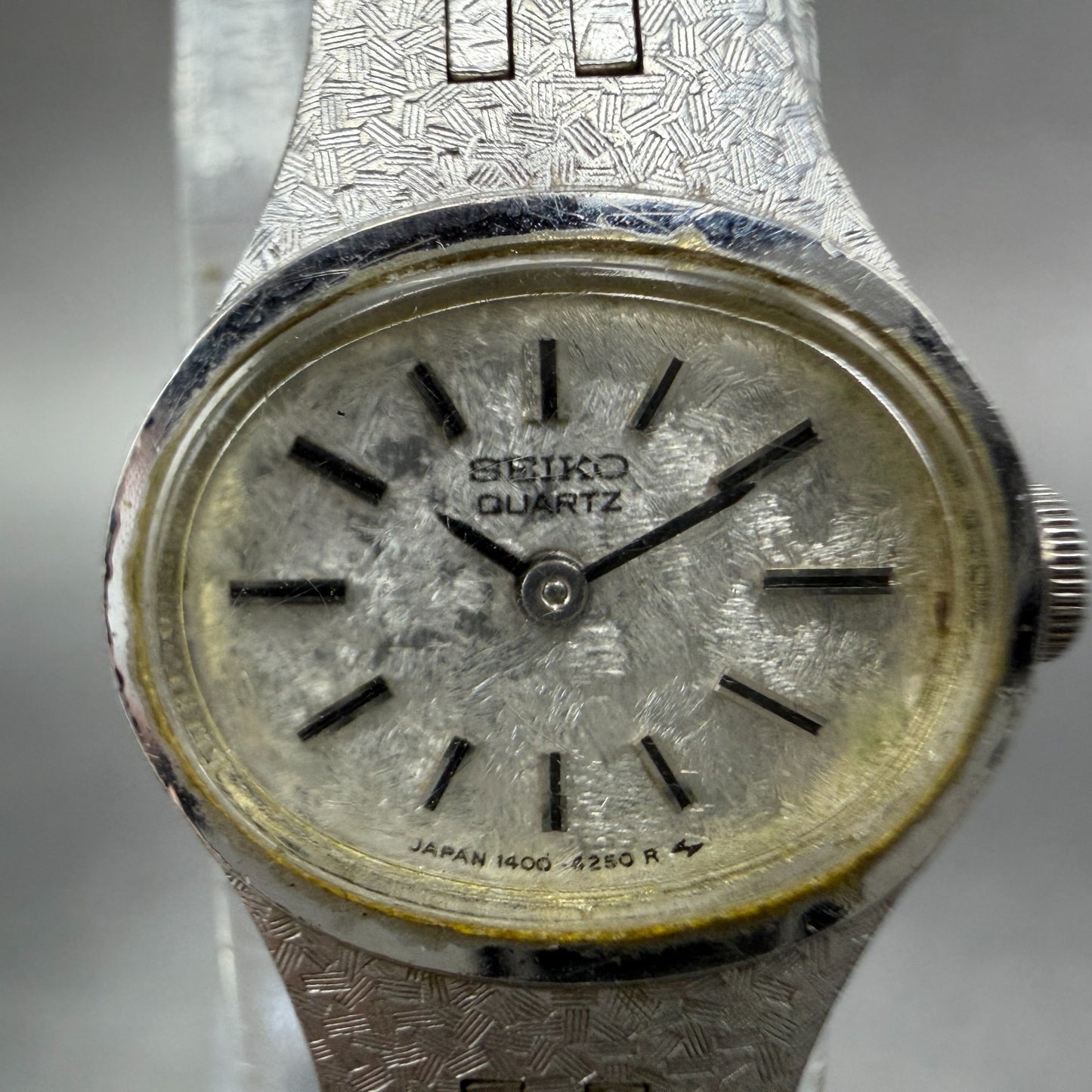 Seiko Watch Women 17mm Silver Dial Silver Tone Oval 1400-7389 New Battery VTG G51
