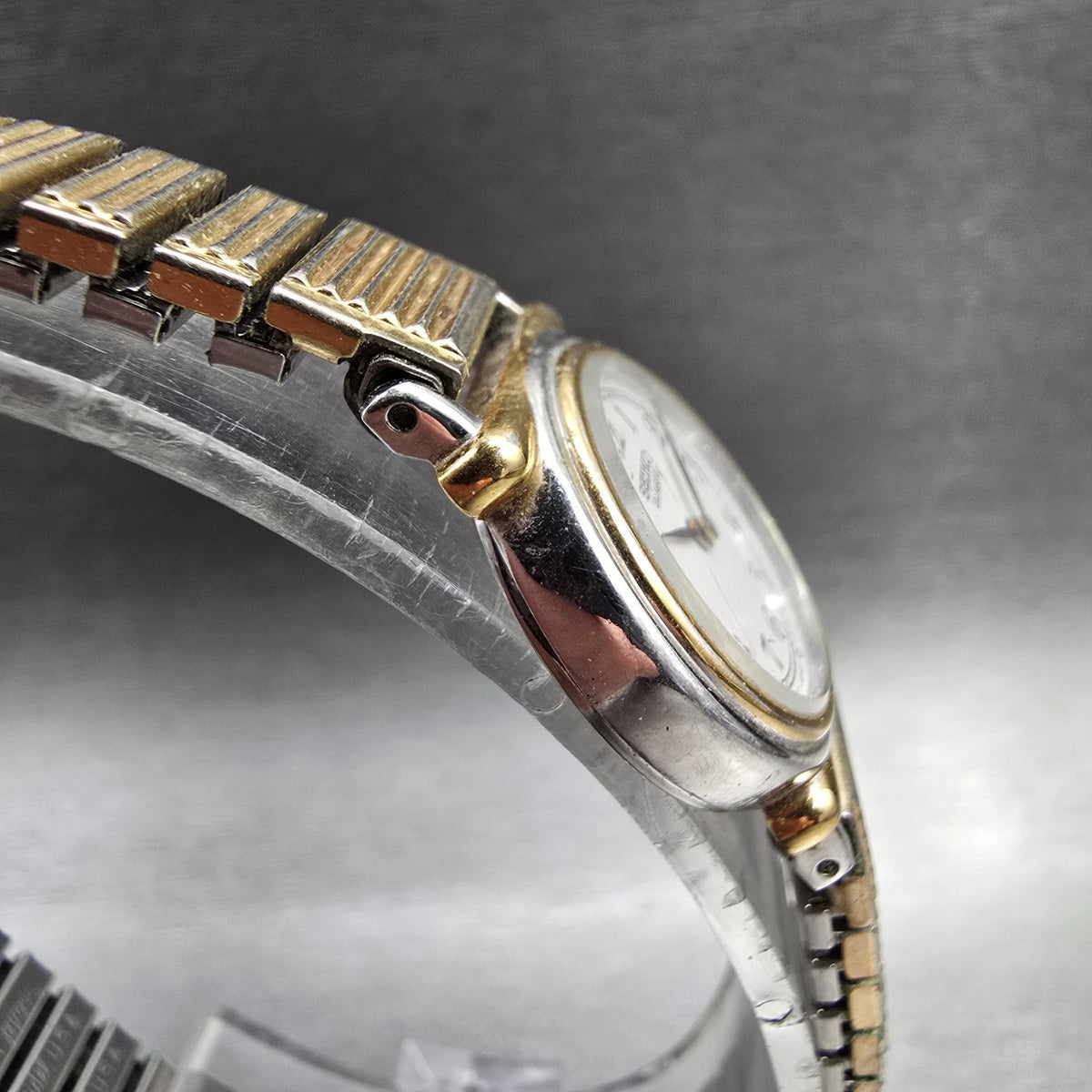 Seiko Watch Women 19mm White Dial Two Tone Round 2Y00-0B19 New Battery Vintage3