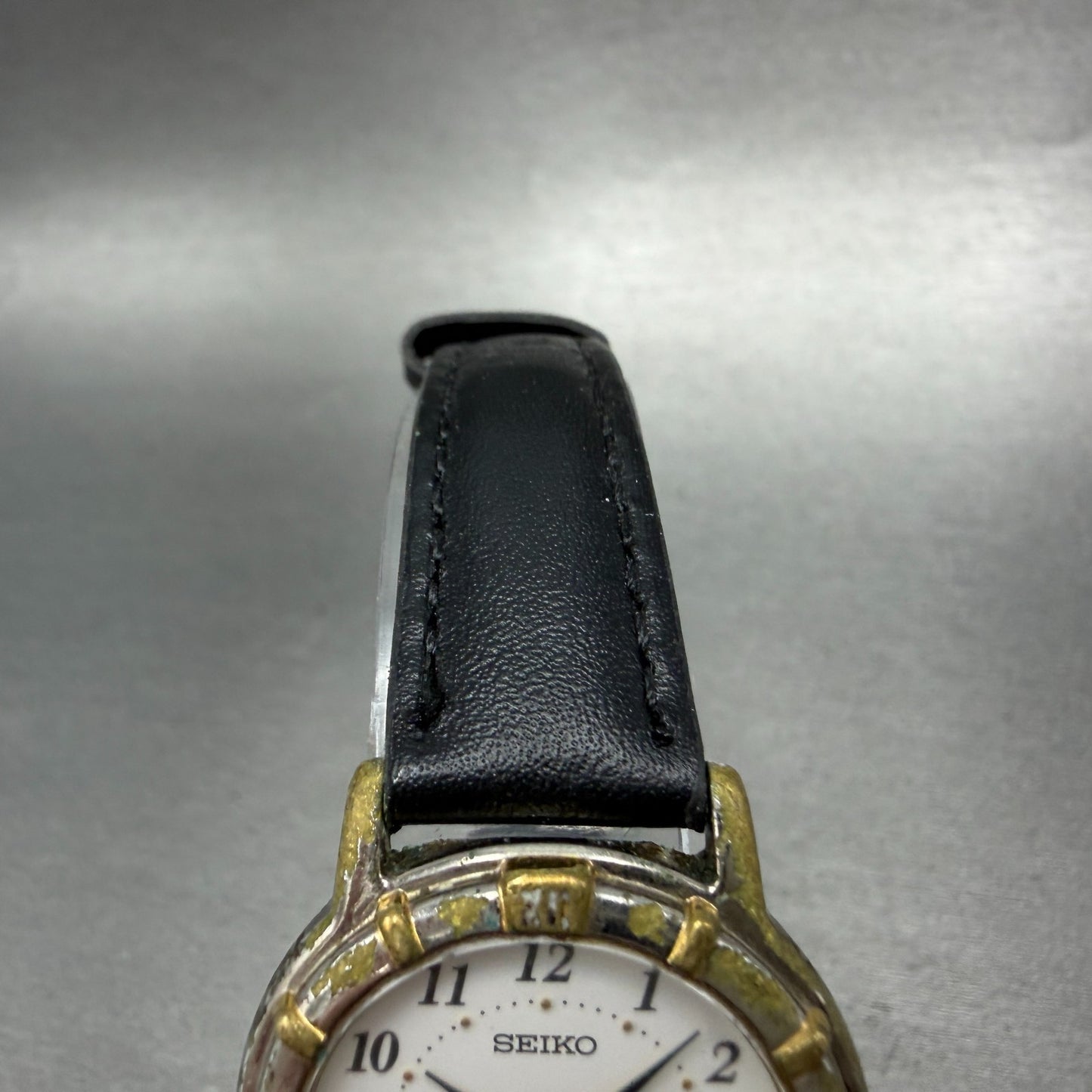 Seiko Watch Women 29mm White Dial Two Tone Round V701-1990 New Battery Vintage4