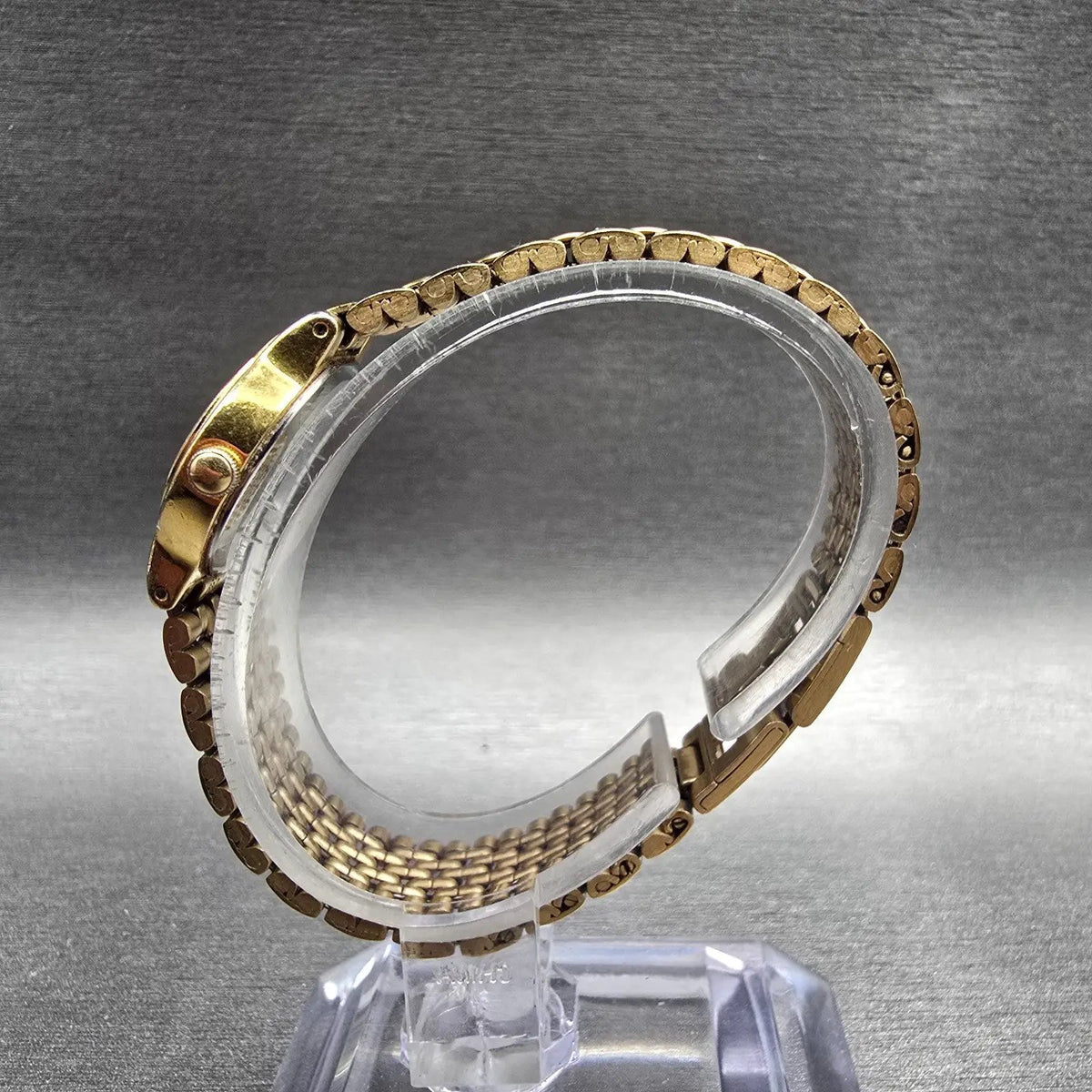 Seiko Watch Women 19mm Gold Dial Gold Tone Round V401-0289 New Battery Vintage D6
