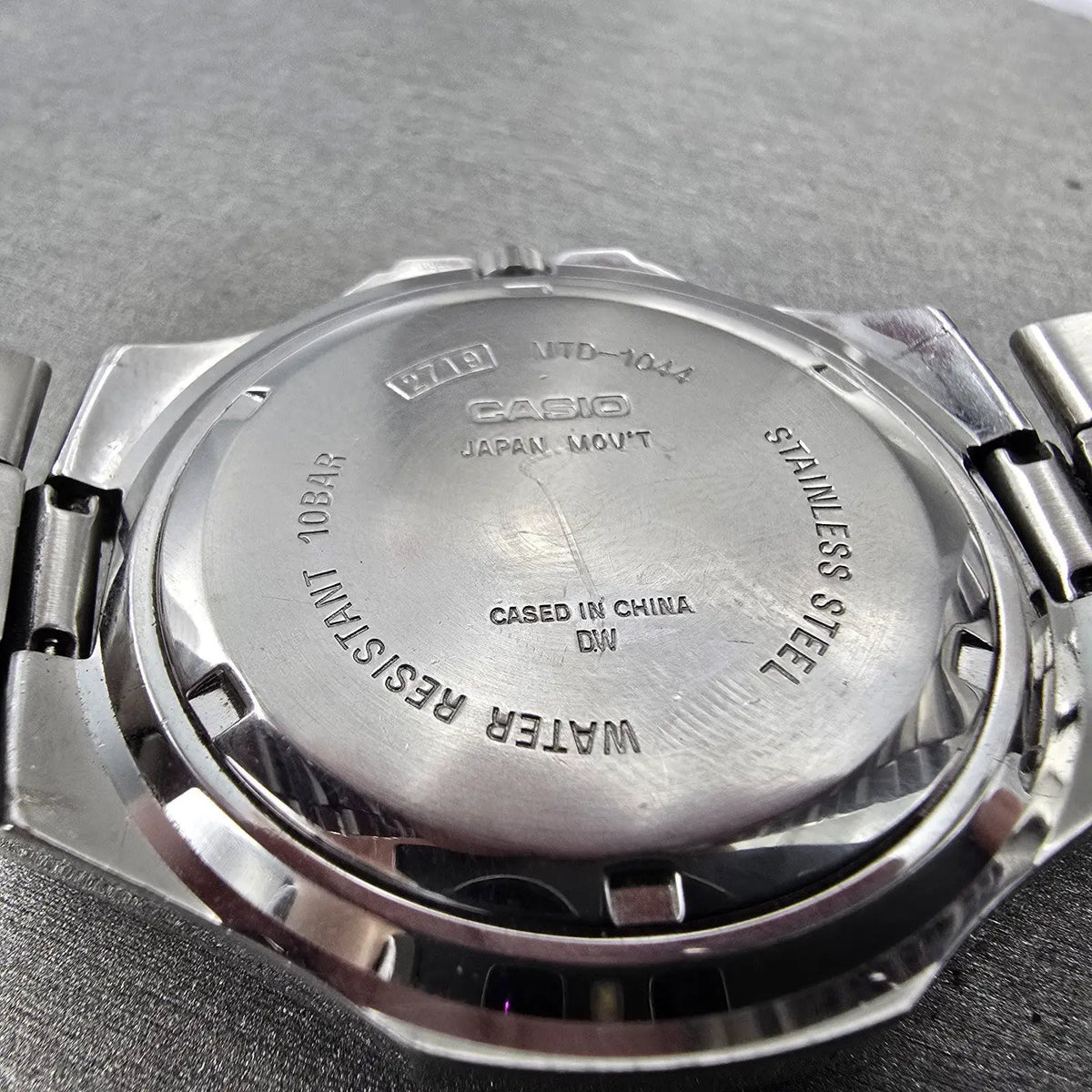 Casio Dive Watch Men 42mm Black Dial Silver Tone Date Round MTD-1044 New Batt JP9