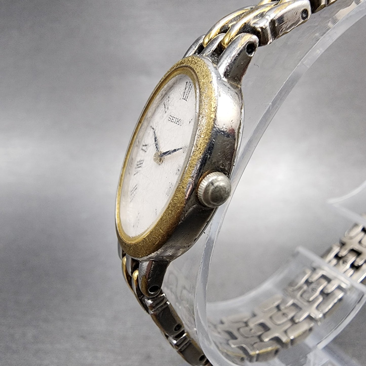 Seiko Watch Women 17mm White Dial Two Tone Oval Vintage V4001029 New Battery2