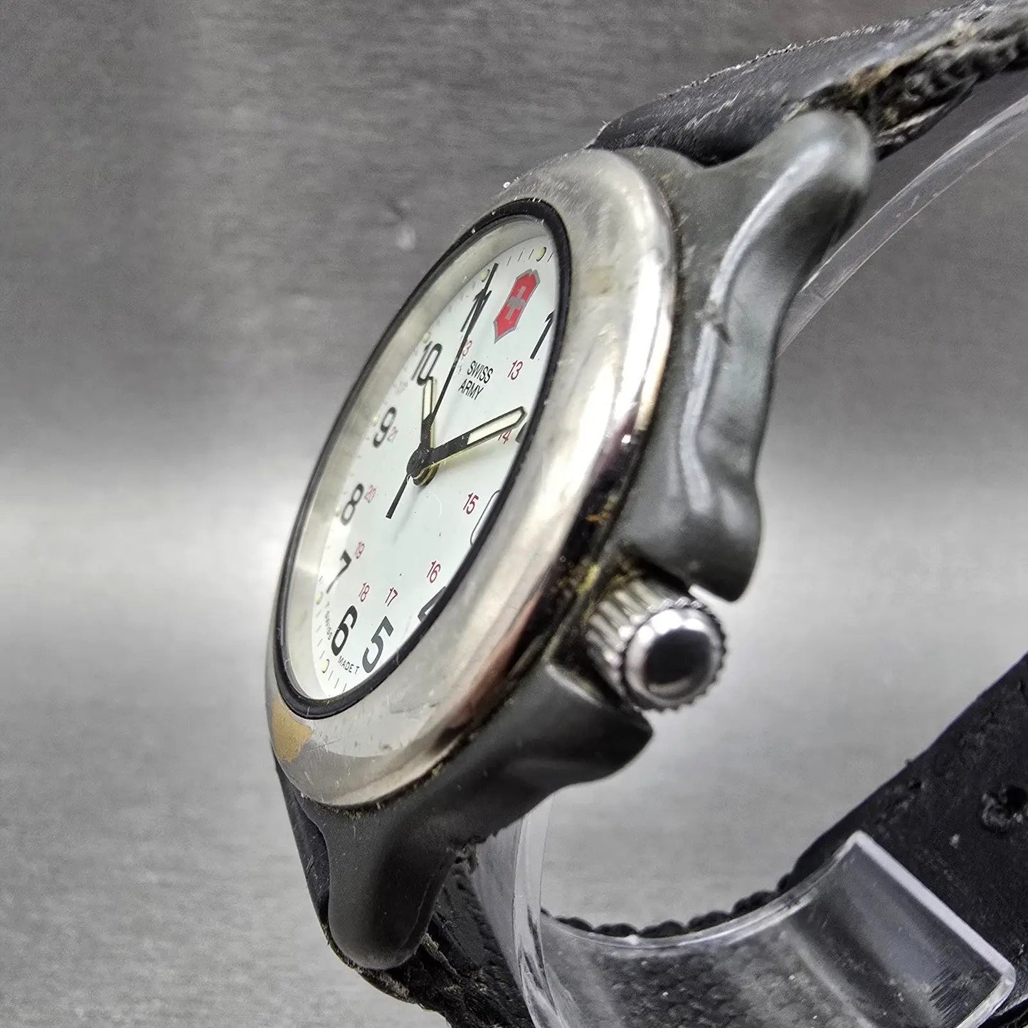 Victorinox Swiss Army Watch Men 39mm White Dial Black Tone Date Round PARTS VTG3