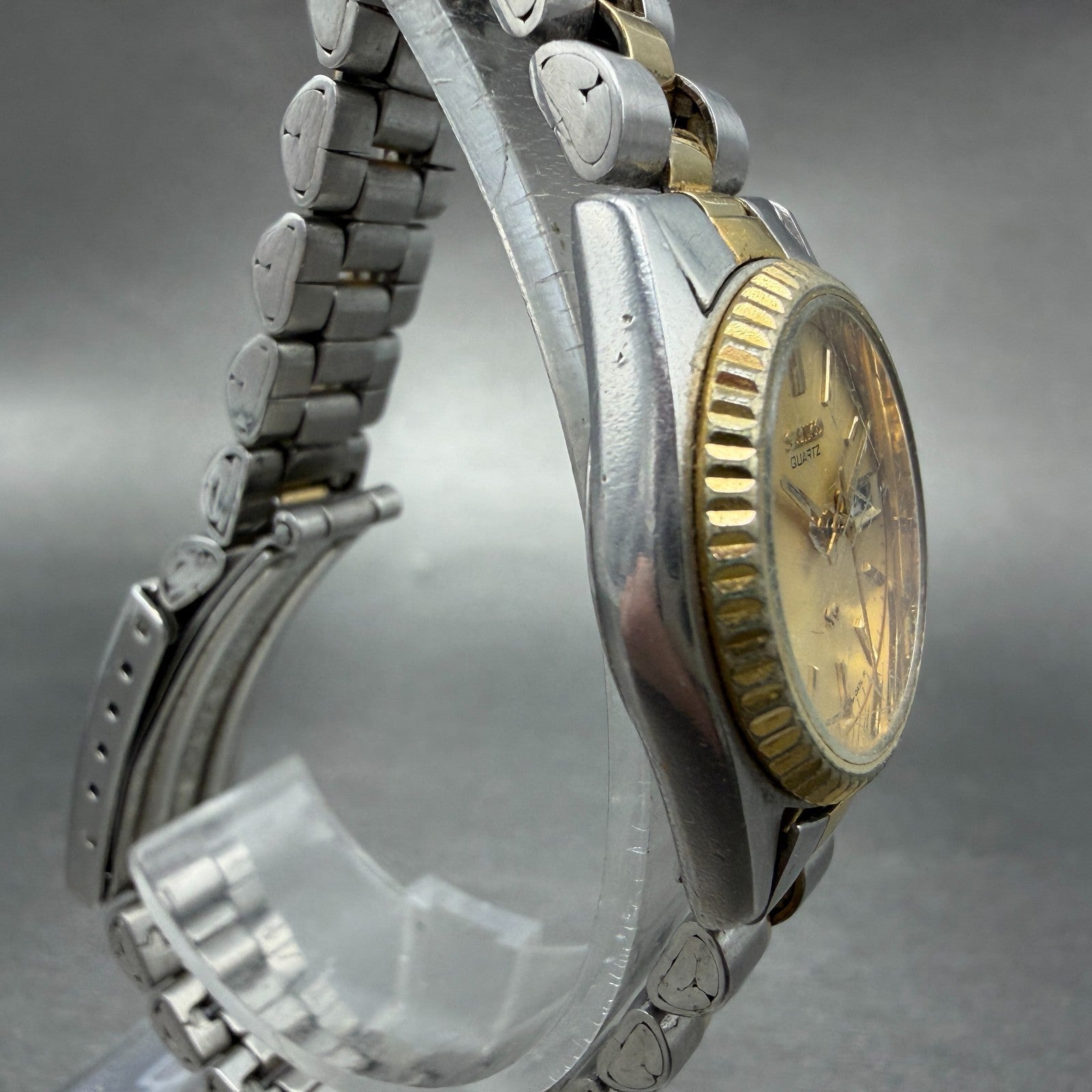 Seiko SQ Watch Women 24mm Gold Dial Two Tone Daydate Round 3E23-0A60 New Batt QP3