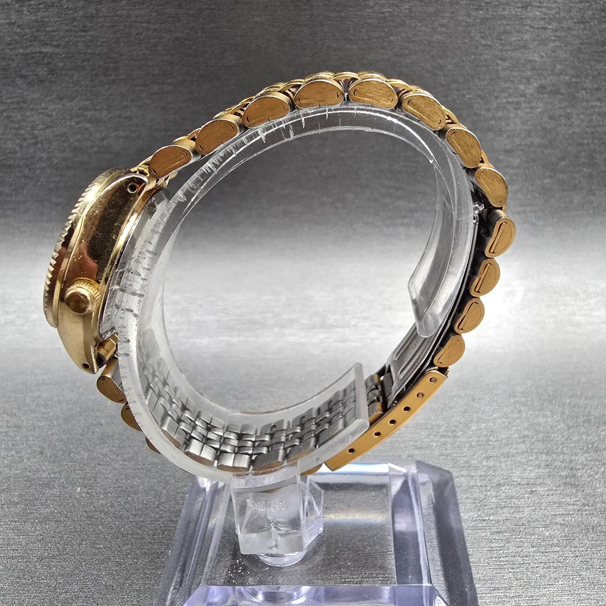 Citizen CQ Watch Women 25mm Champagne Dial Gold Tone Daydate 2000-201566 New Bat6