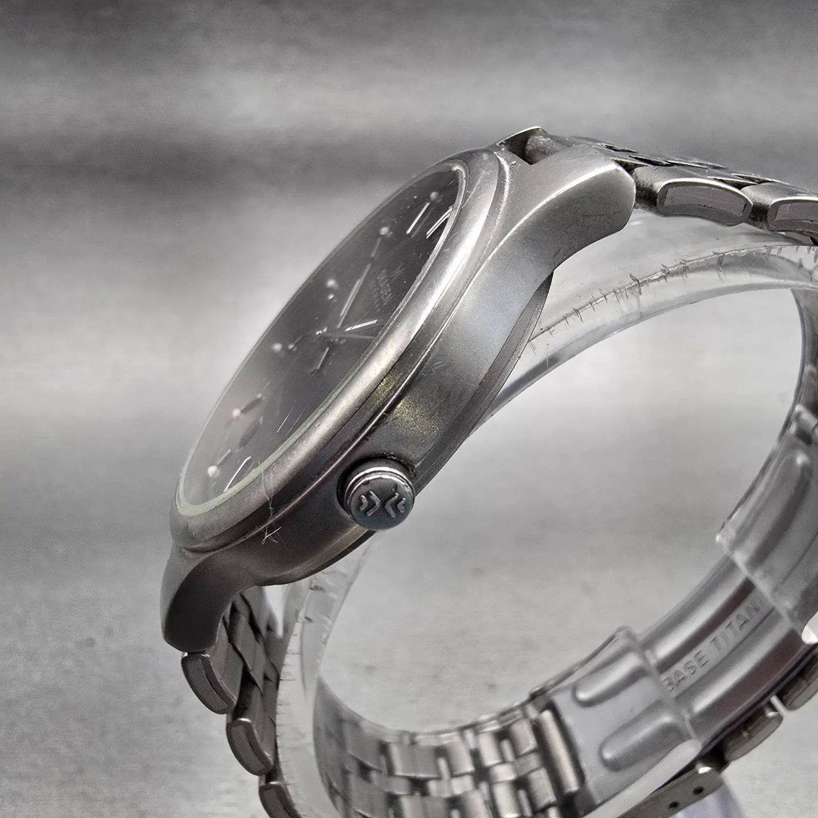 Skagen Denmark Watch Men 34mm Gray Dial Titanium Date Round 105LTX New Battery2