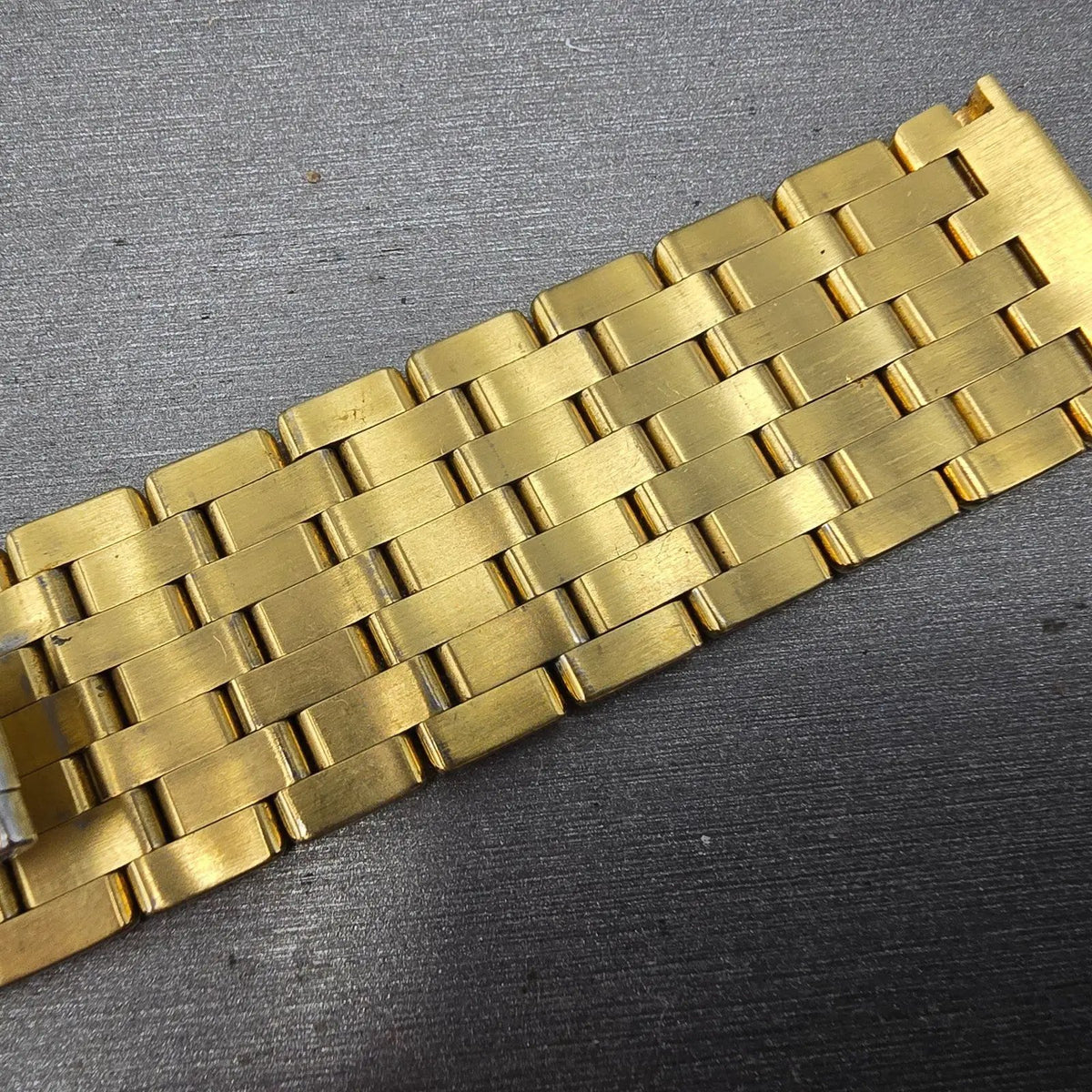Citizen G820-T001688 Watch Band Gold Tone AR1002-56A Stiletto8