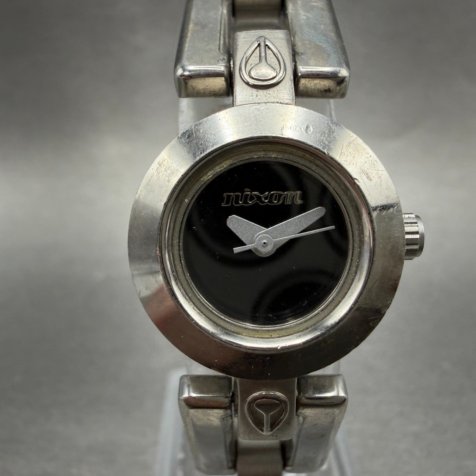 Nixon Nice Watch Women 21mm Black Dial Silver Tone Round New Battery0