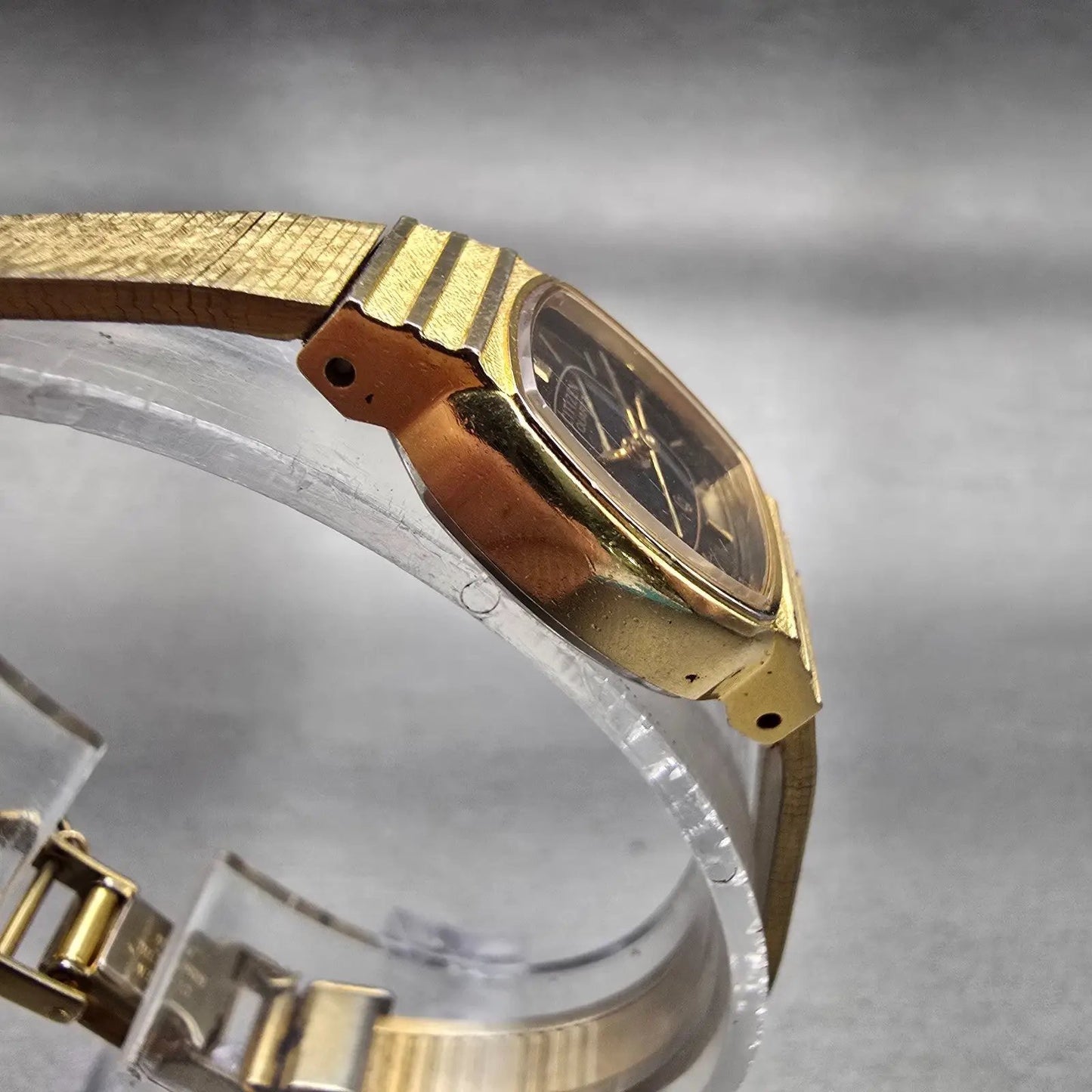 Citizen CQ Watch Women 16mm Black Dial Gold Tone Rectangle 2951-293789 New Batt3