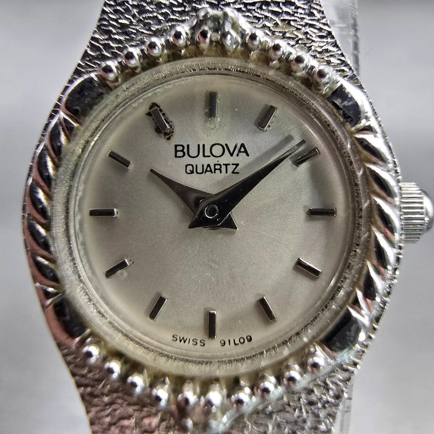 Bulova Watch Women 17mm Silver Dial Silver Tone Gemmed Round 91L09 New Battery1