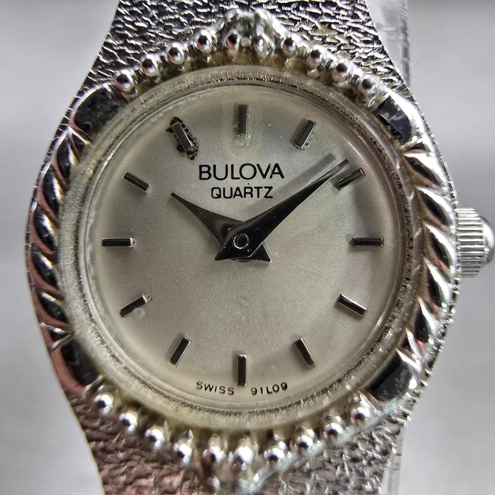 Bulova Watch Women 17mm Silver Dial Silver Tone Gemmed Round 91L09 New Battery1