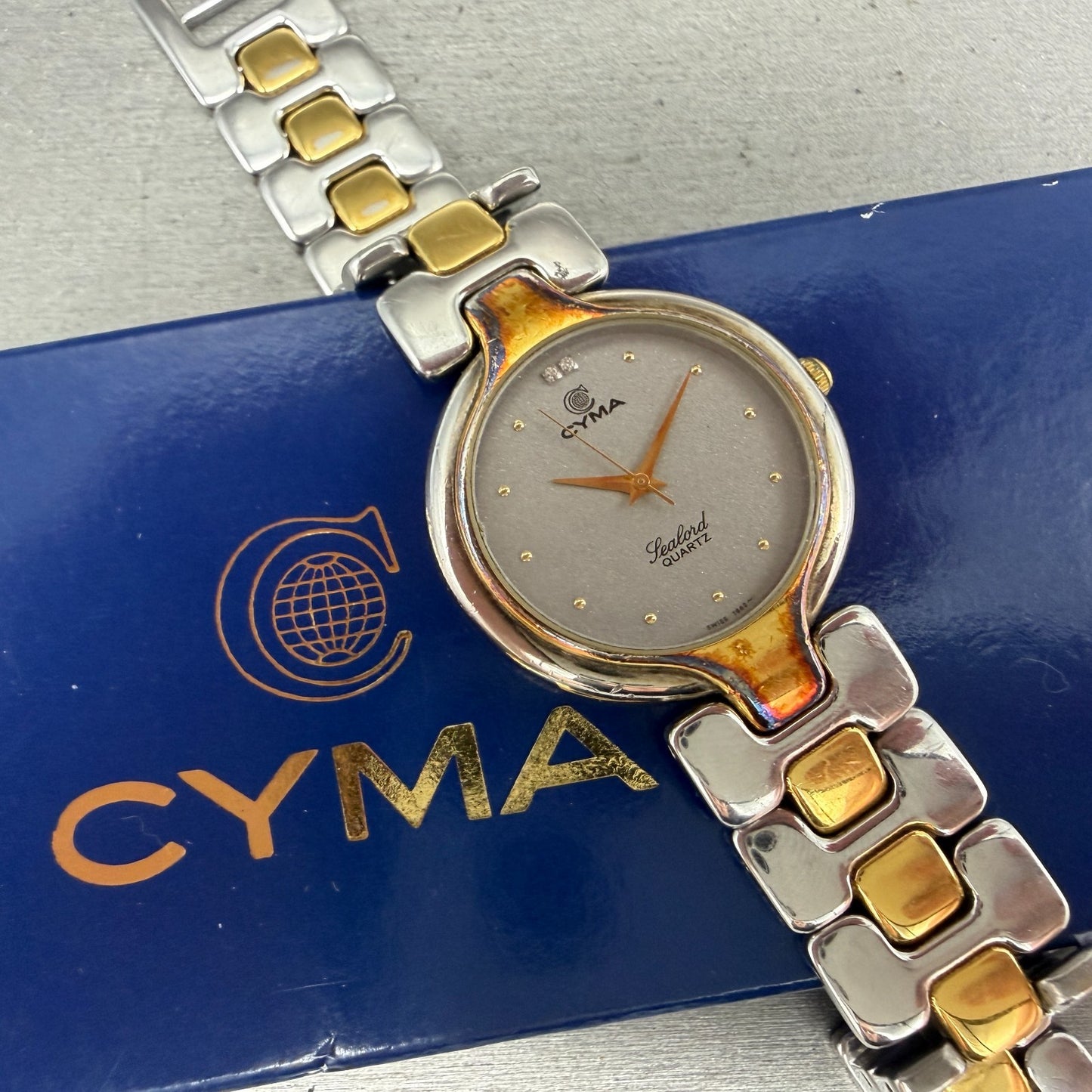 Cyma Sealord Watch Men 32mm Silver Dial Two Tone Round 411 New Battery0