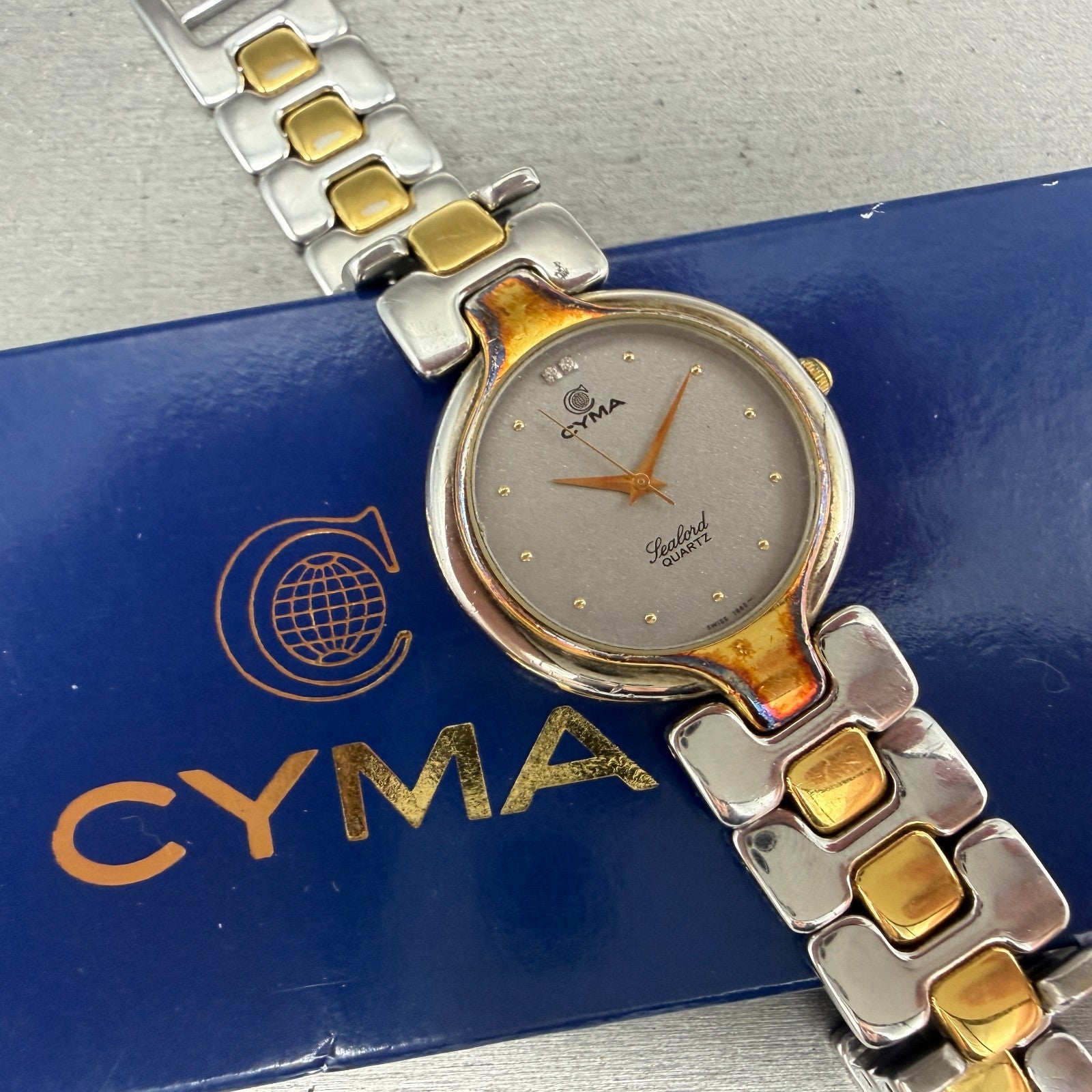 Cyma Sealord Watch Men 32mm Silver Dial Two Tone Round 411 New Battery0