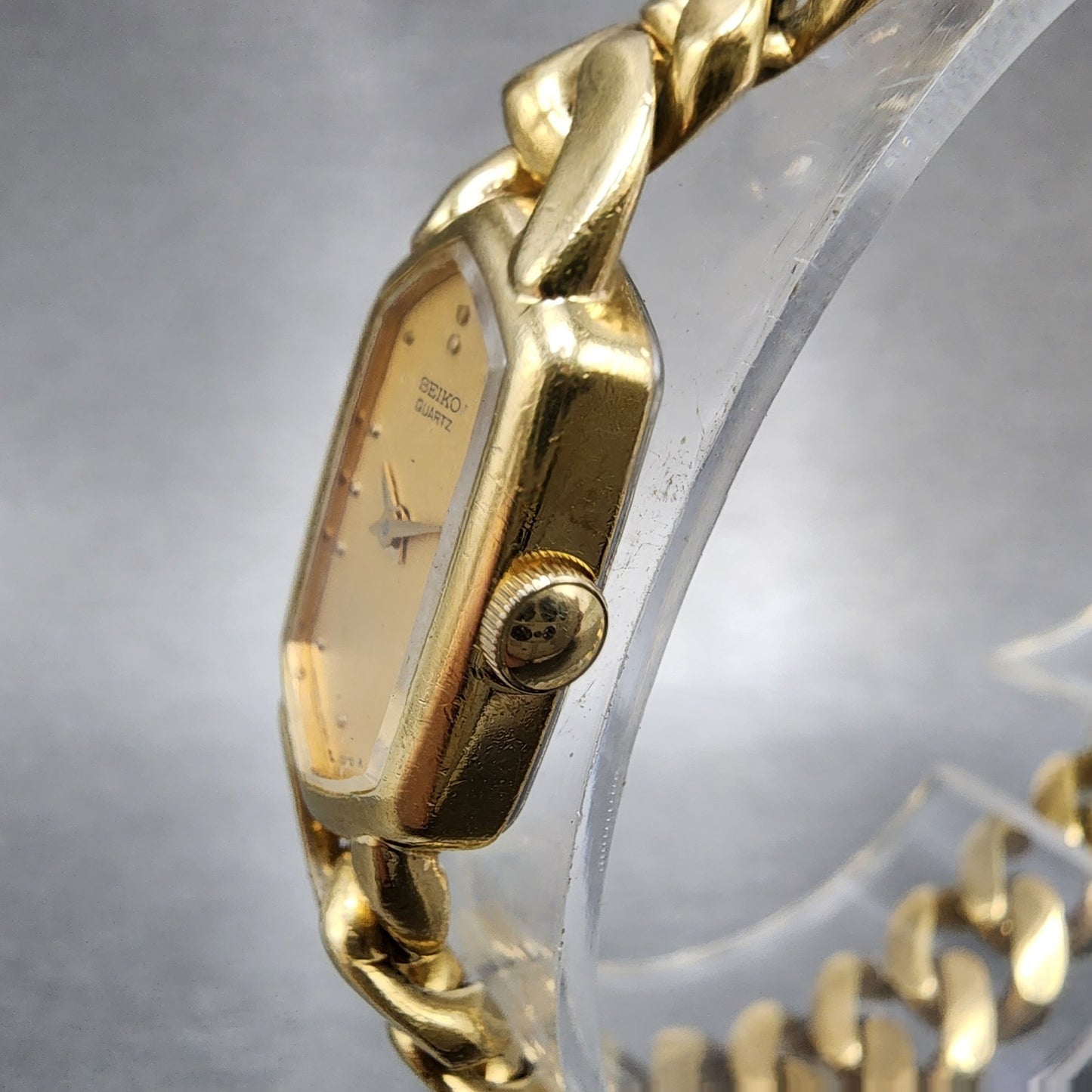 Seiko Watch Women 14mm Champagne Dial Gold Tone 2e205369 New Battery2
