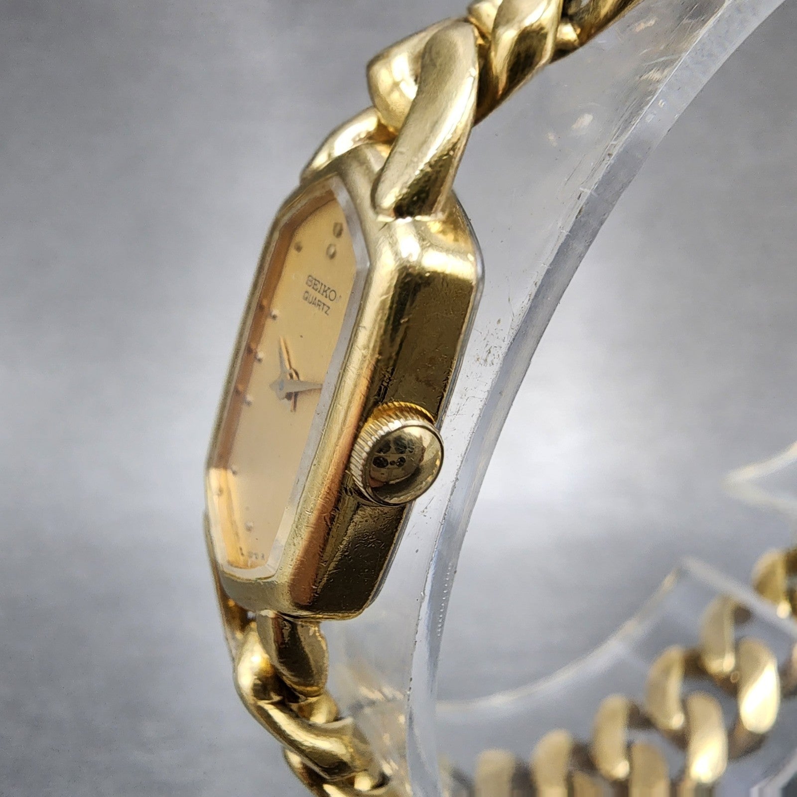 Seiko Watch Women 14mm Champagne Dial Gold Tone 2e205369 New Battery2