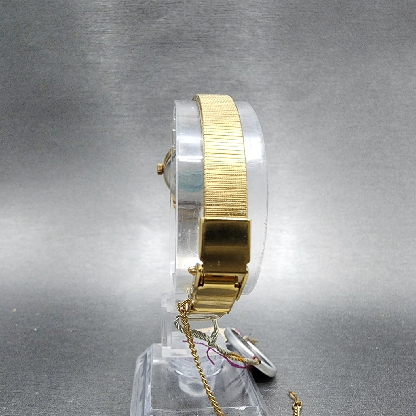 Bulova Caravelle Watch Women 19mm Cream Dial Gold Tone Round 48J07 NOS New Batt10