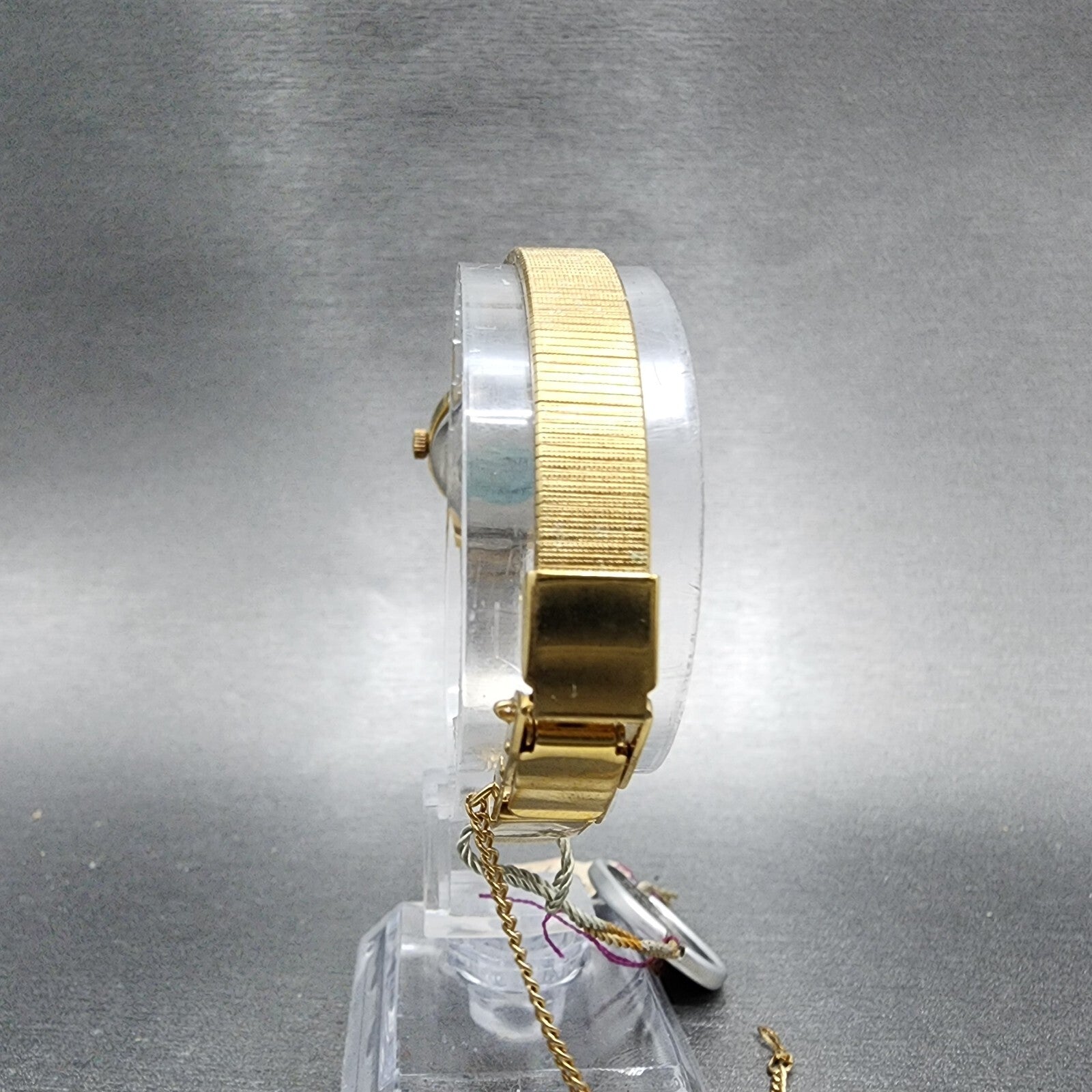 Bulova Caravelle Watch Women 19mm Cream Dial Gold Tone Round 48J07 NOS New Batt10