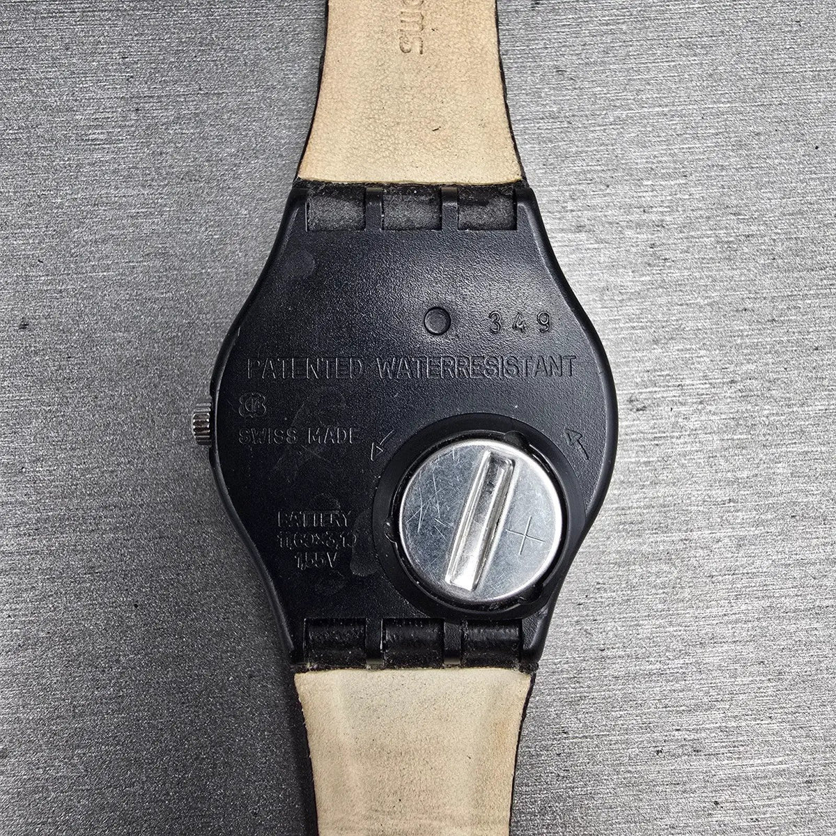 Swatch Enigmatic Love Watch Men 35mm White Dial Black Case Round GB218 New Batt8