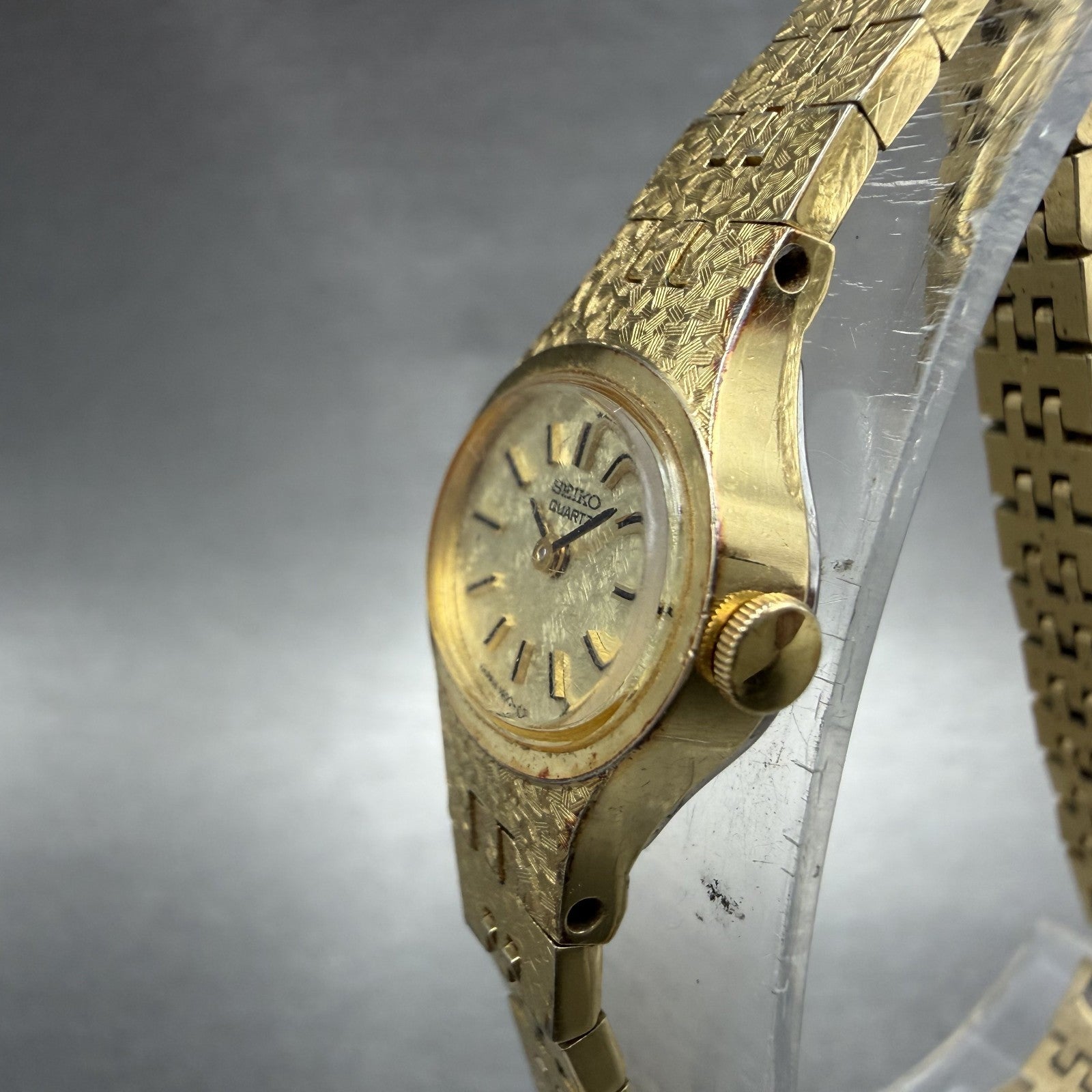 Seiko Watch Women 17mm Gold Dial Gold Tone Oval 1400-7389 New Battery Vintage AB2