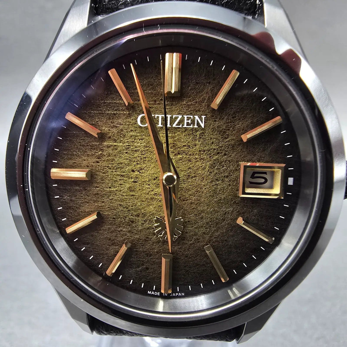 Citizen The Citizen Watch Men 38mm Yellow Dial Black Date AQ4106-18X Eco-Drive2