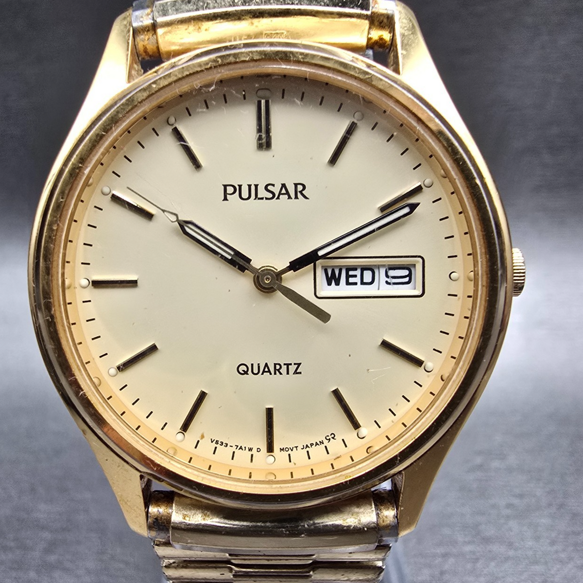 Seiko Pulsar Watch Men34mm Champagne Dial Gold Tone Daydate V533-7A30 New Batt1