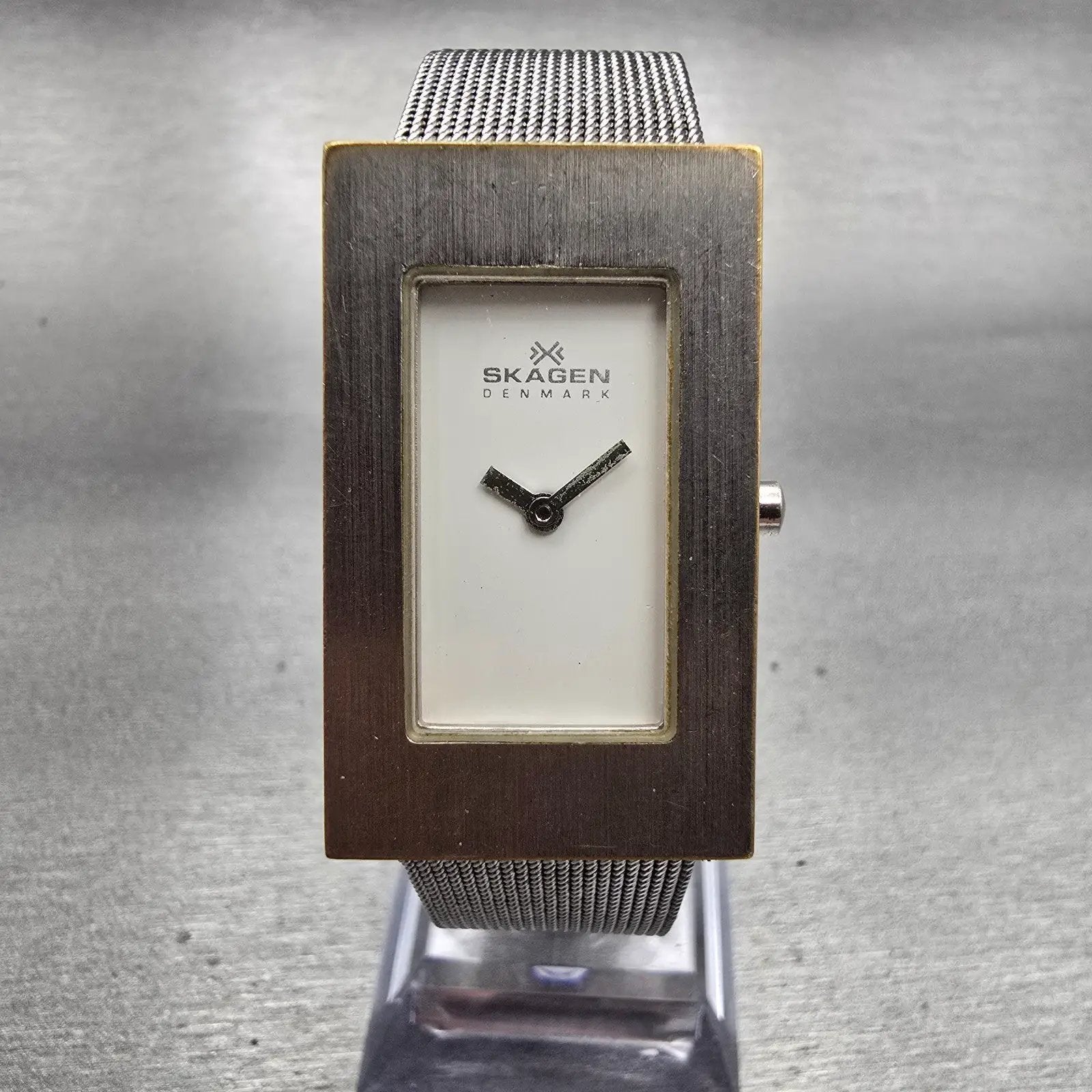 Skagen Denmark Watch Men 22mm White Dial Silver Tone Rectangle 1USS New Battery0