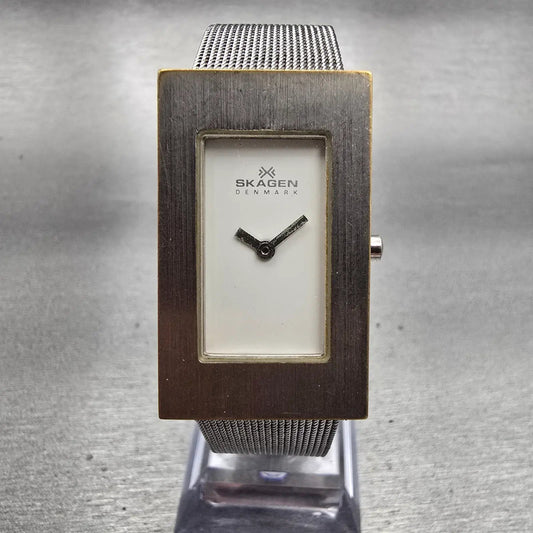 Skagen Denmark Watch Men 22mm White Dial Silver Tone Rectangle 1USS New Battery0