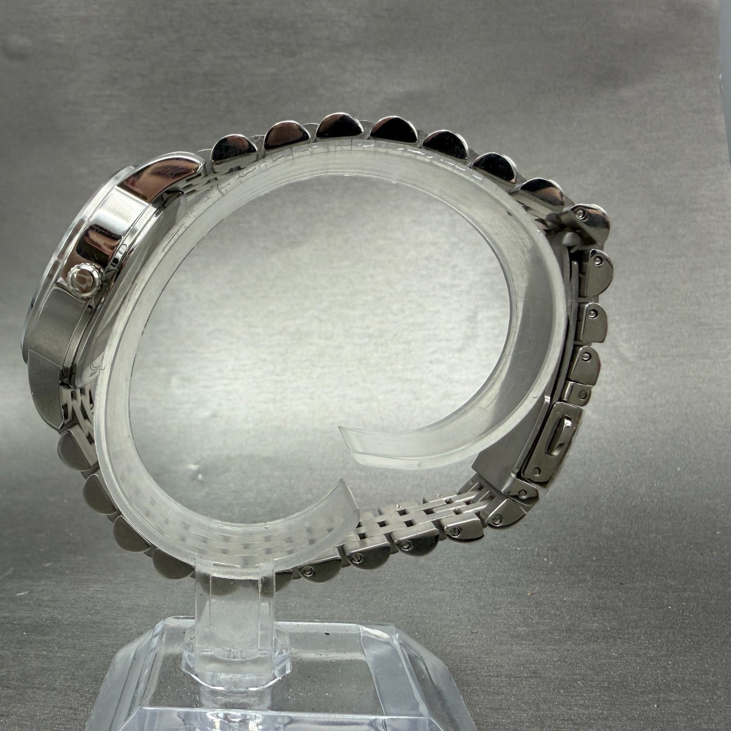 Bulova Watch Women 27mm Silver Dial Steel Date Round 96M159 New Battery9