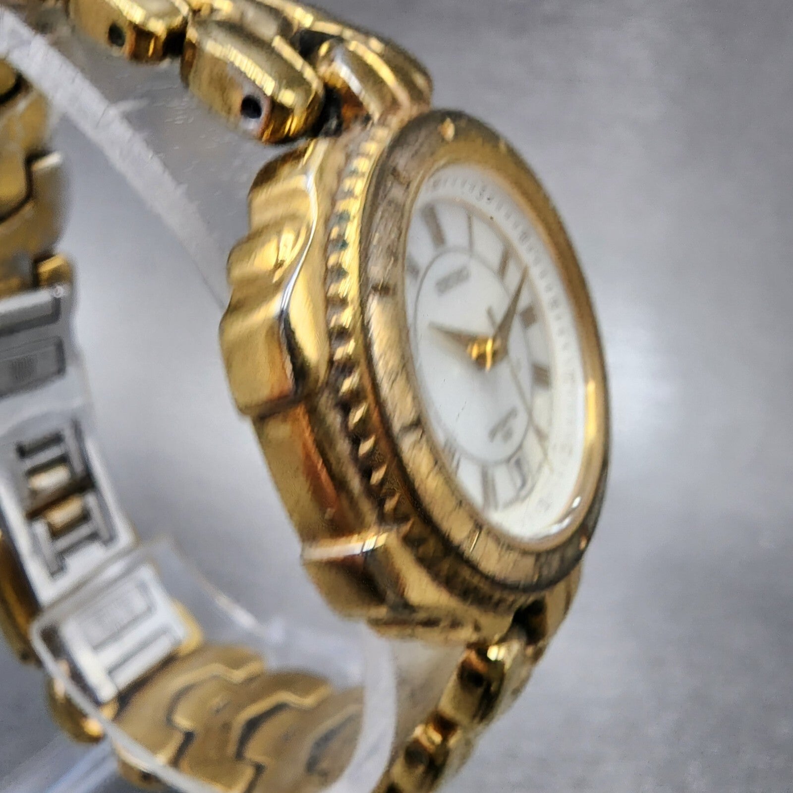 Seiko Sports 50 Watch Women 27mm MOP Dial Gold Tone Date 7n820479 New Battery3