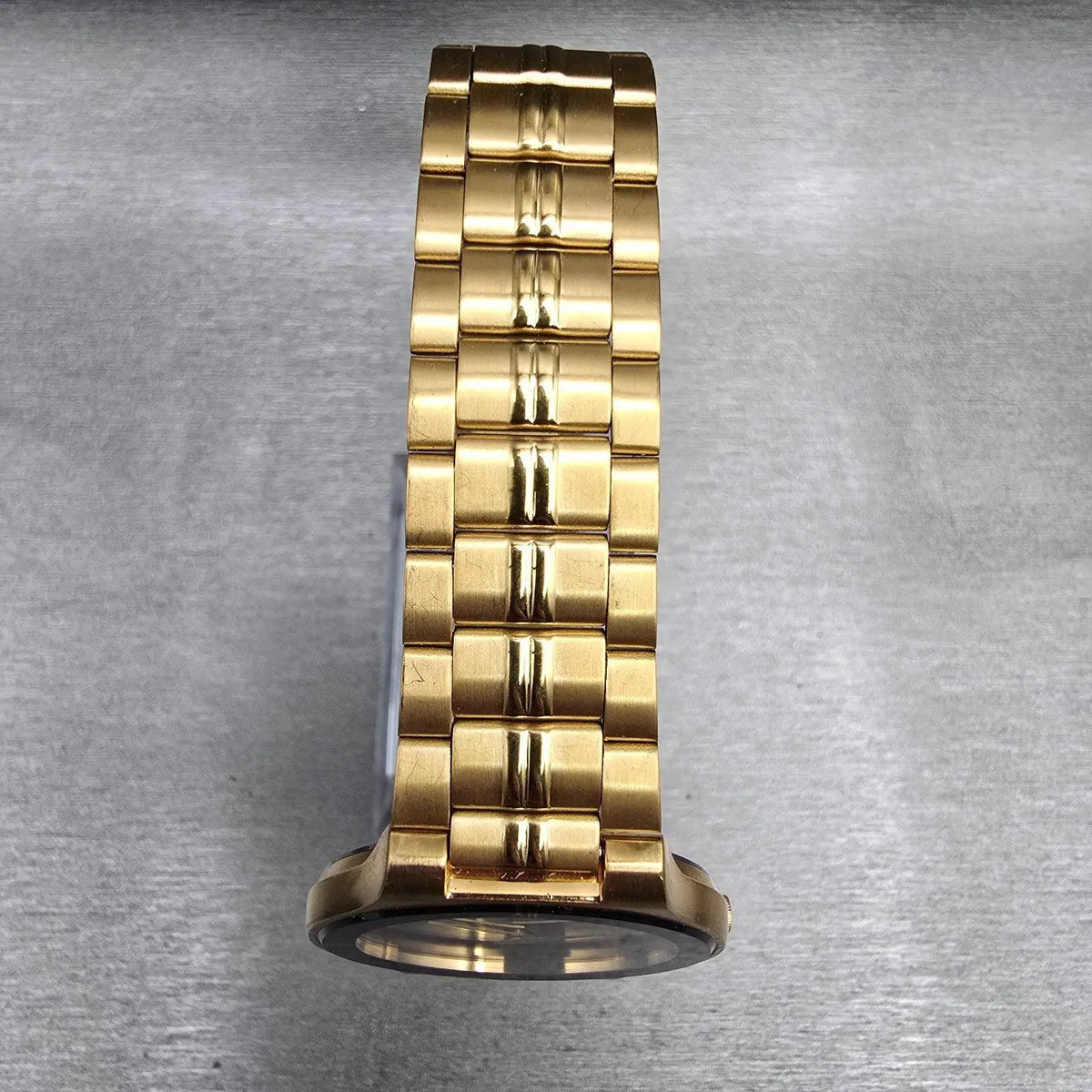 Citizen CQ Watch Men 34mm Black Dial Gold Tone Round 5520-K03810 New Battery JP4