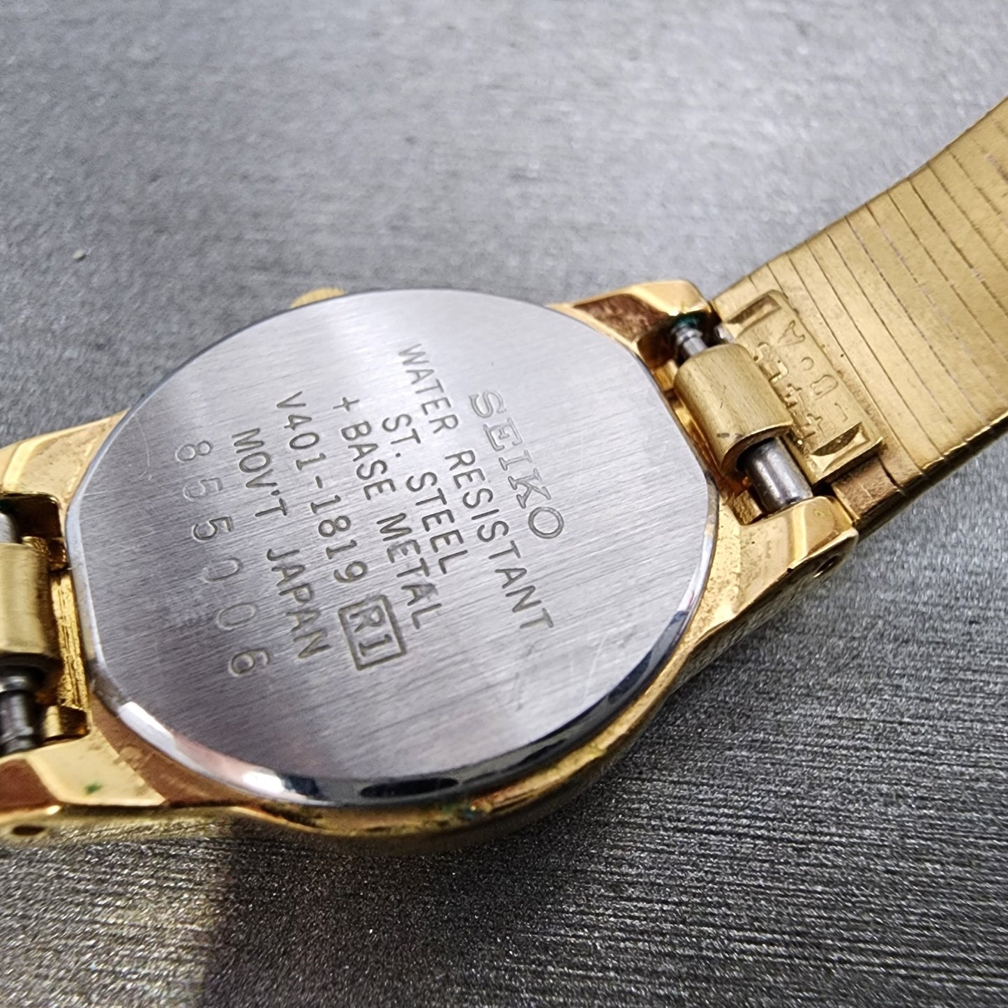 Seiko watch Women 19mm Champagne Dial Gold Tone Round V4011819 New Battery9