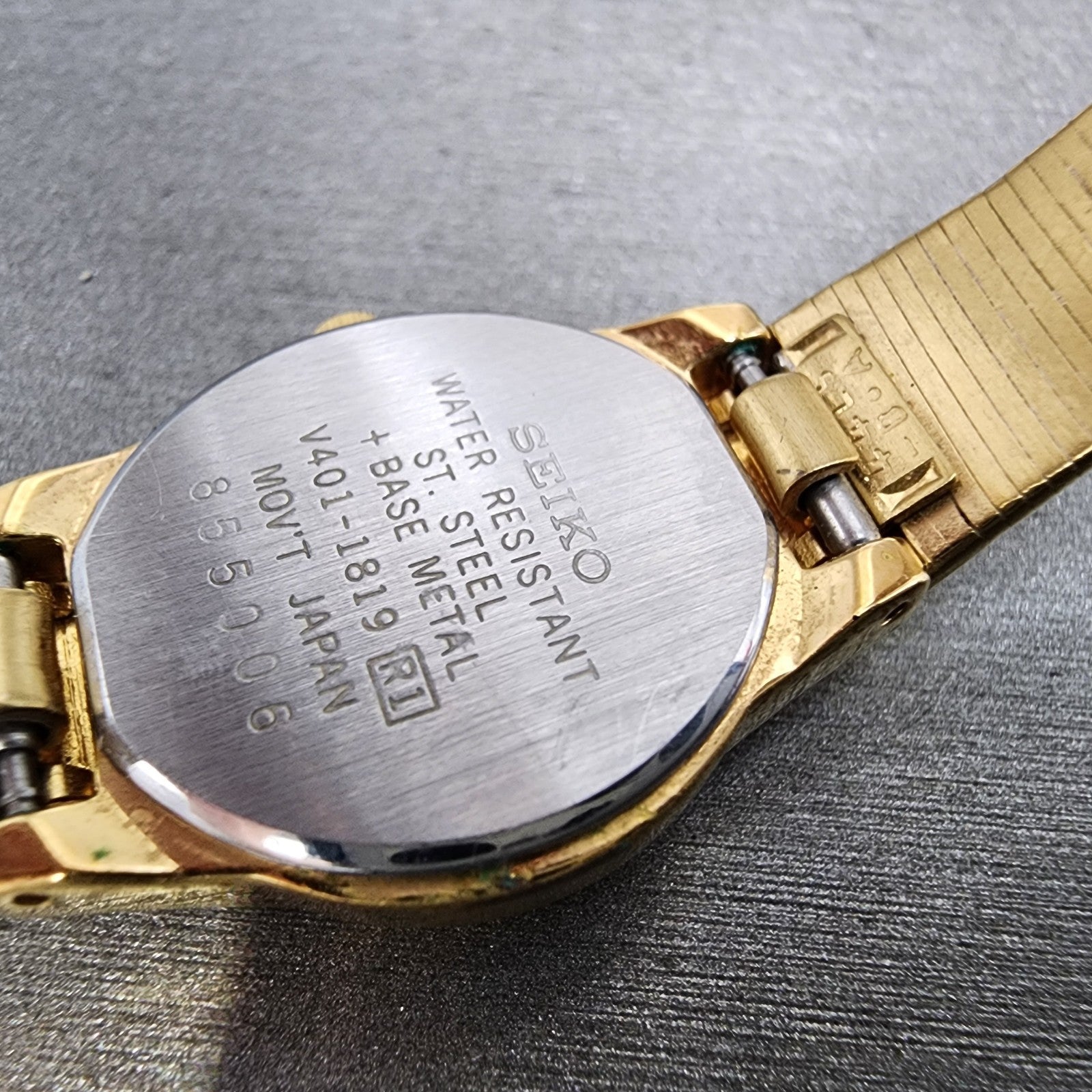 Seiko watch Women 19mm Champagne Dial Gold Tone Round V4011819 New Battery9