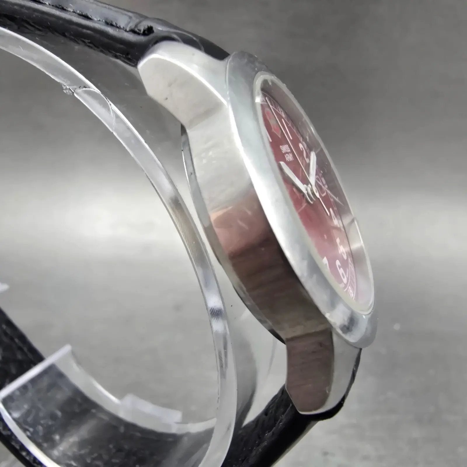 Victorinox Swiss Army Watch Women 30mm Red Dial Silver Tone Date New Battery UJD3